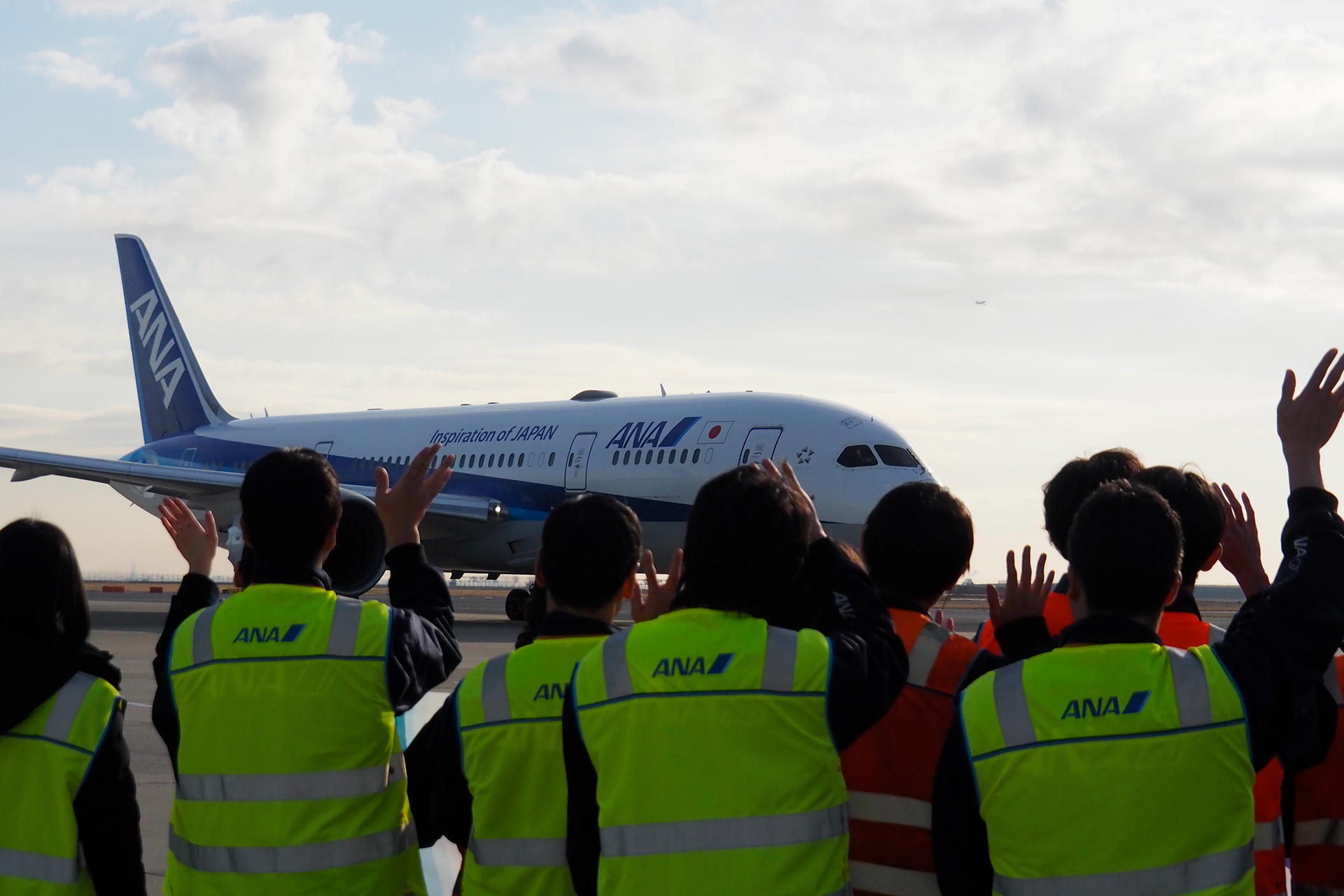 NH219便の初便はイスタンブールへ向けて08時09分に出発、8時25分に離陸した