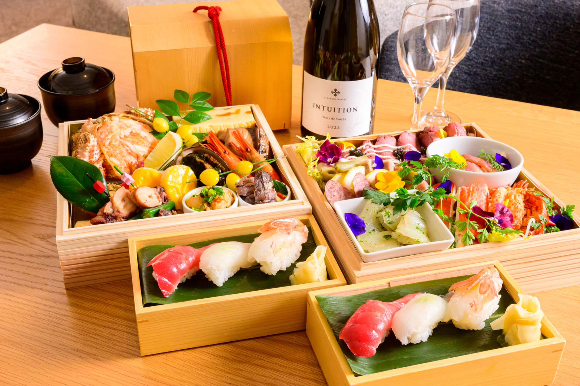 夕食（北海道・和洋折衷 宝石箱重）※デラックス・スイート共通