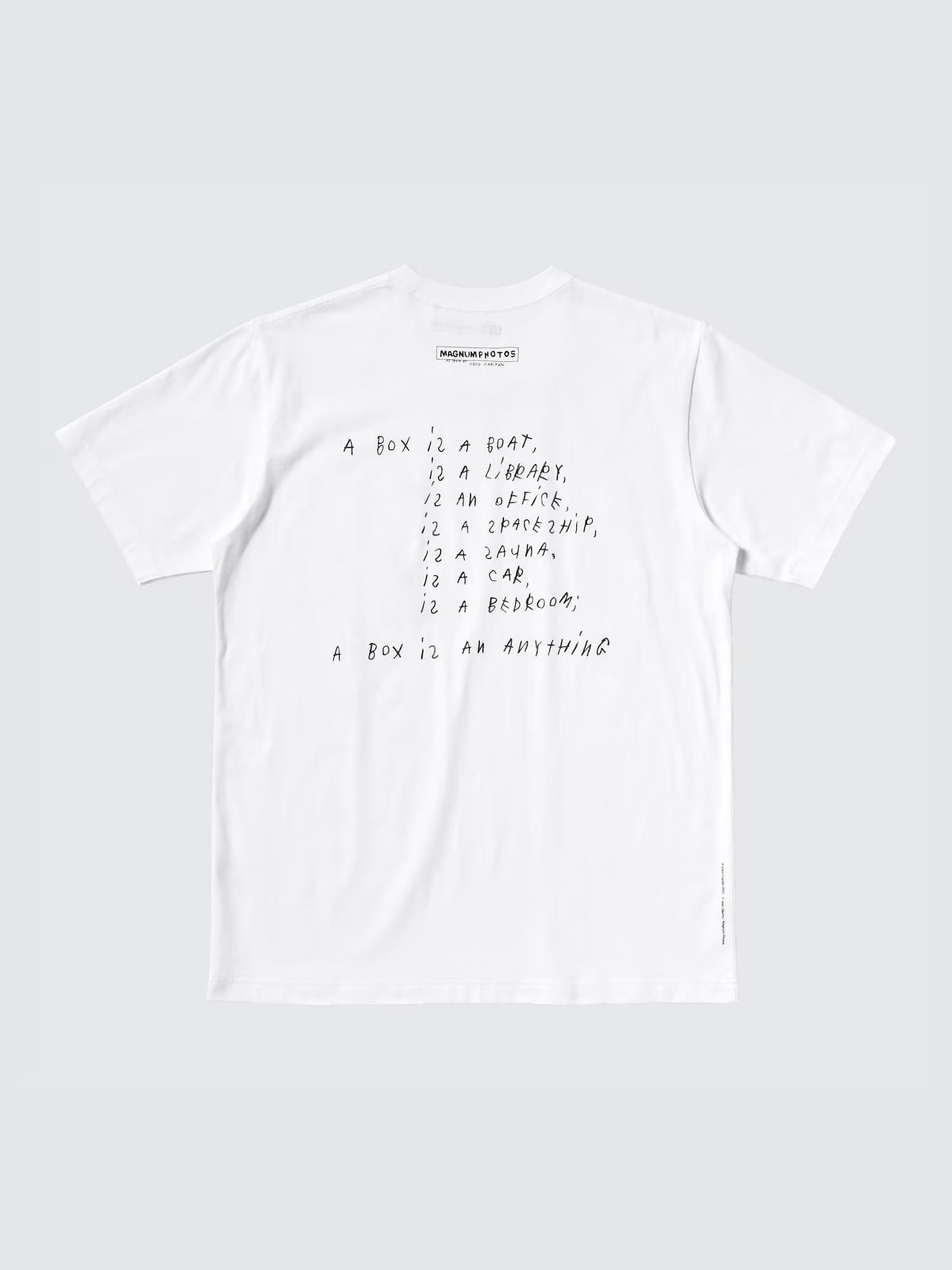 メンズからは全4種類の「マグナム・フォトUT」がすでに発売中。国際的な写真家集団マグナムの作品から選んだクールな雰囲気の猫写真に美しい言葉が綴られる　&copy; Coco Capitán 2025 &copy;Magnum Photos