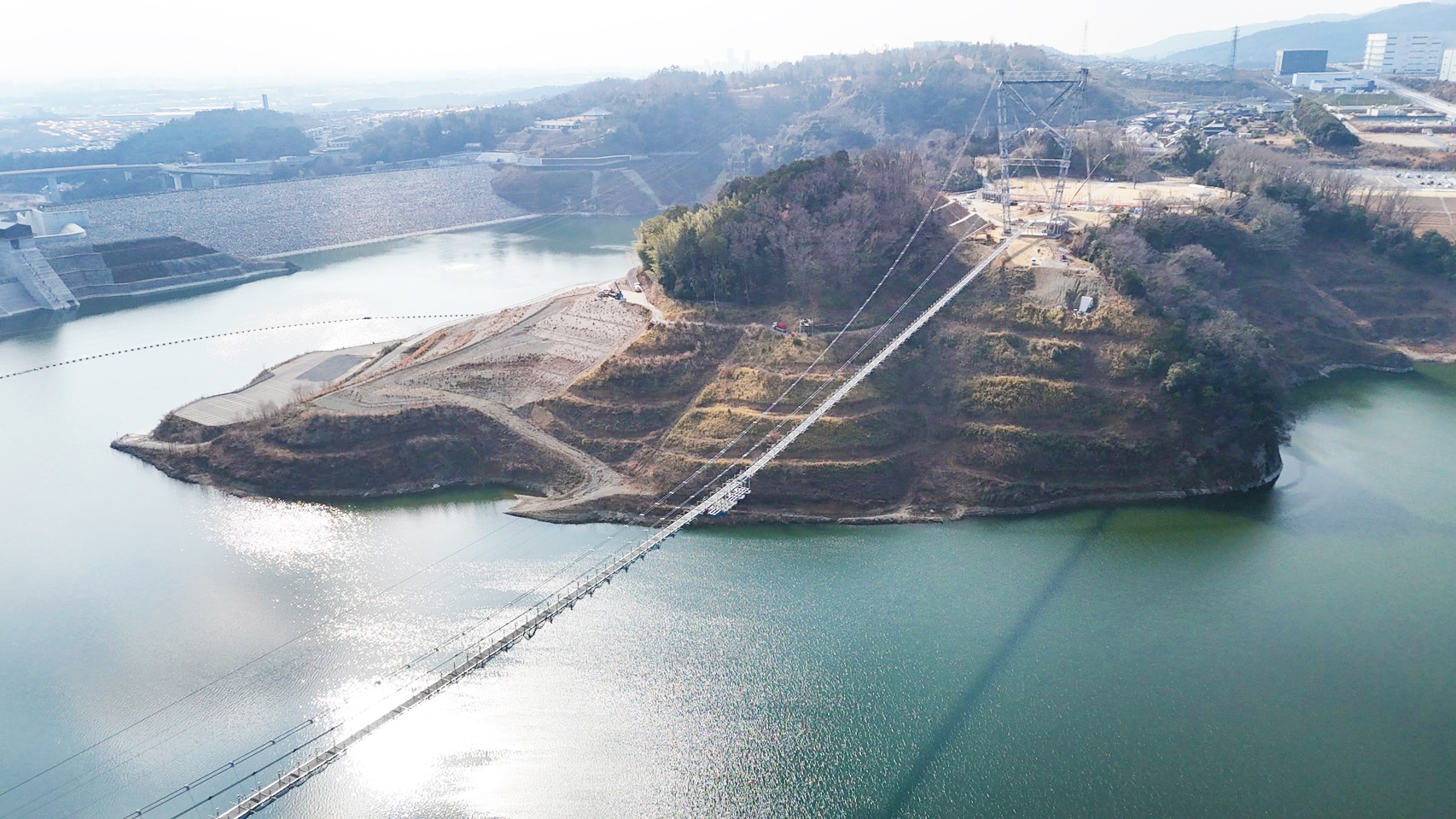 安威川ダム湖にかかる日本最長の歩行者専用つり橋「GODA BRIDGE」をランドマークとする複合レジャー施設が誕生