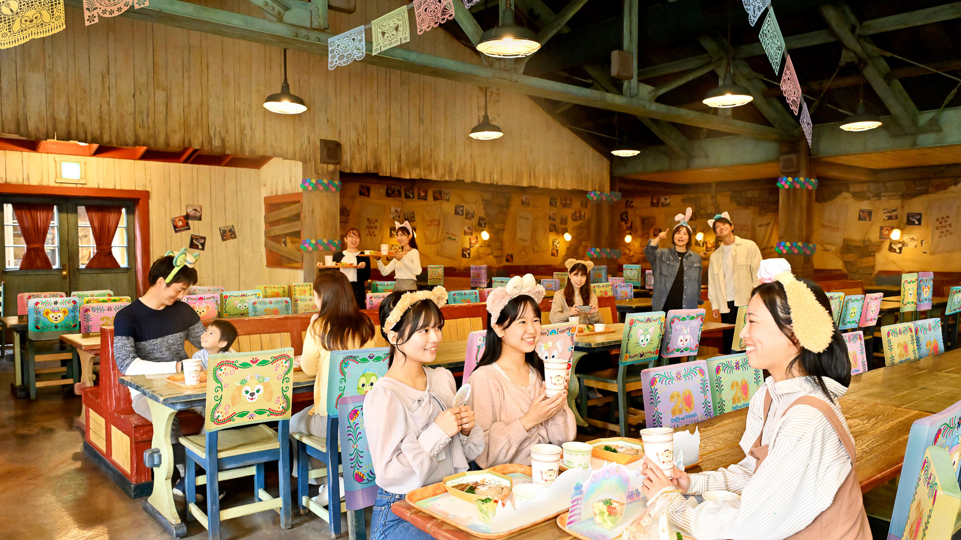 ロストリバーデルタの「ミゲルズ・エルドラド・キャンティーナ」の店内外もダッフィー尽くしに！