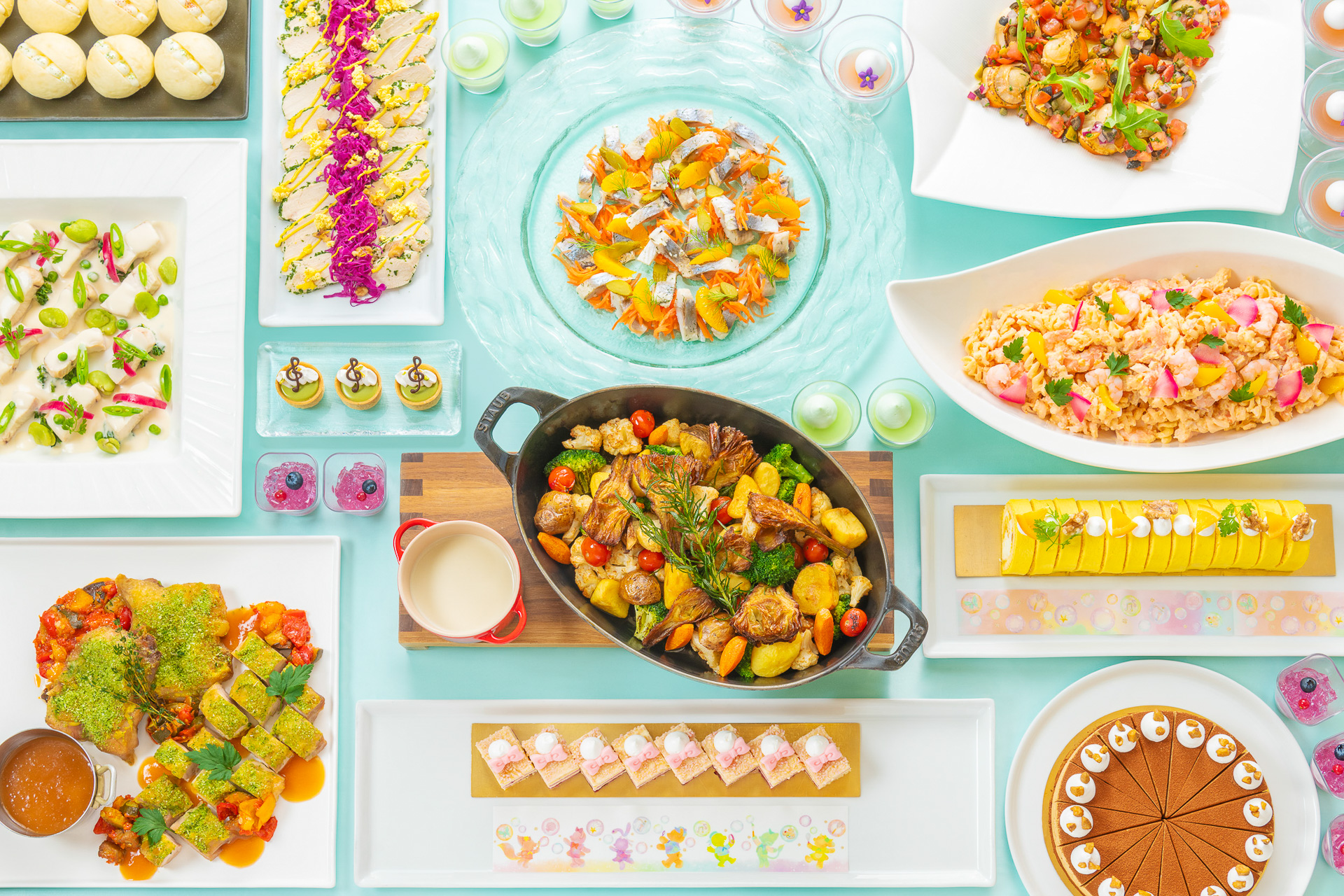 オチェーアノ「『ダッフィー＆フレンズ20周年：カラフルハピネス』ブッフェ」（大人平日 7200円、土日祝7700円ほか）