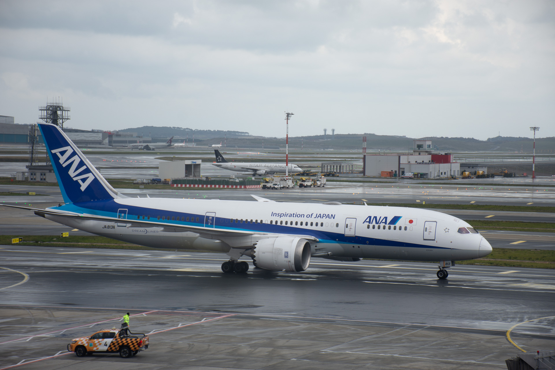 日本発の初便（NH219便）がイスタンブールへ飛来