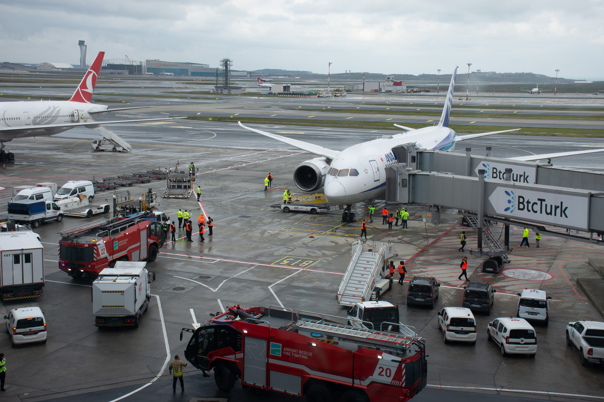 日本発の初便（NH219便）がイスタンブールへ飛来