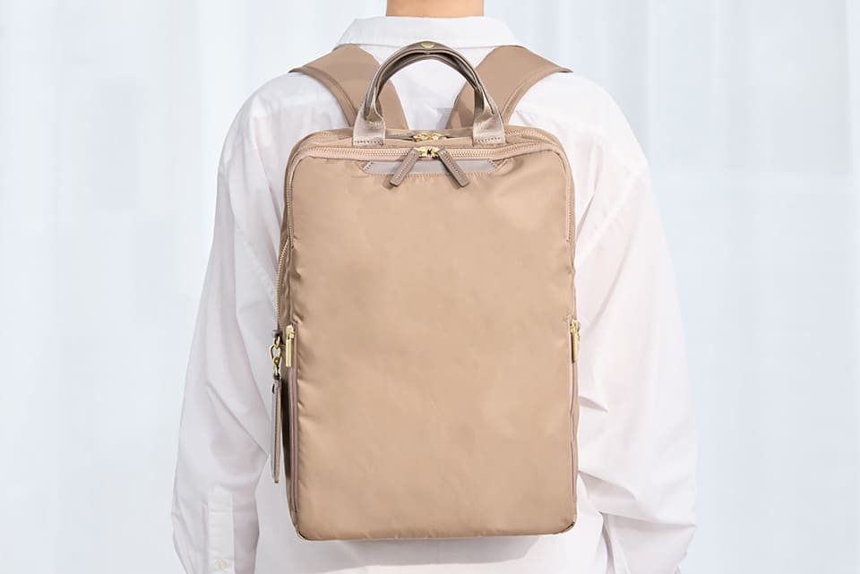 エース、女性の肩にフィットするお仕事リュック「ace. フィッテム