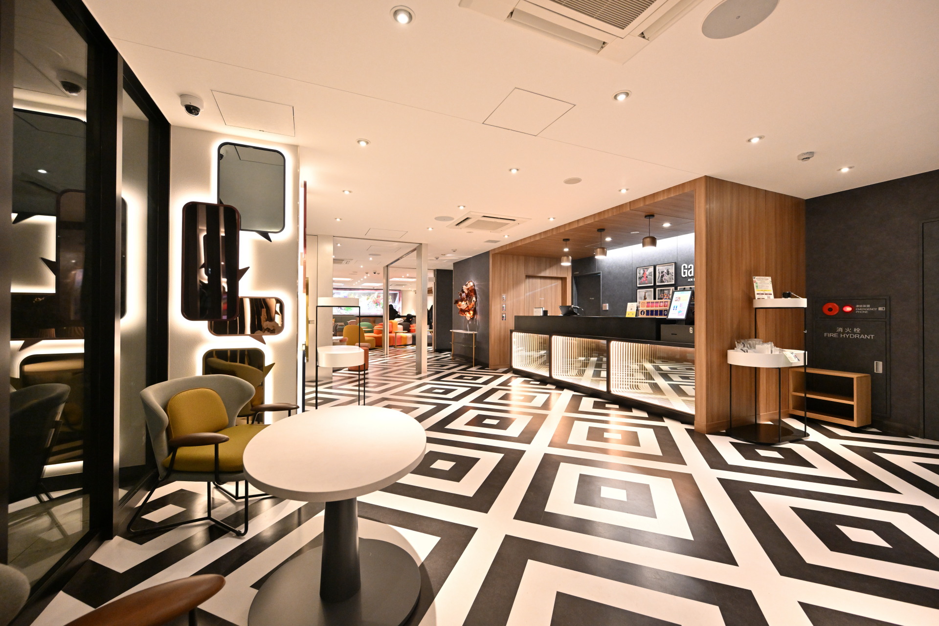 1月16日にオープンした「ガーナーホテル大阪本町駅」のロビー