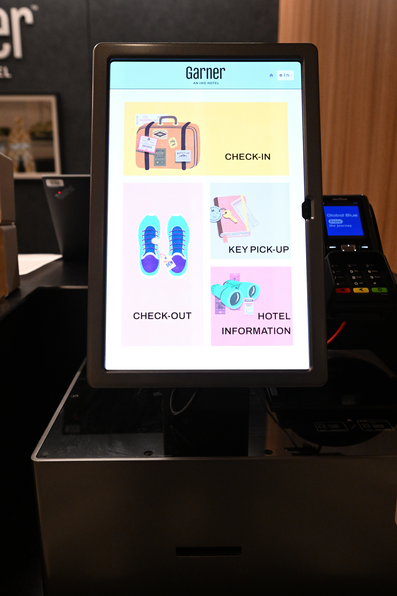 自動チェックイン機も備わっている