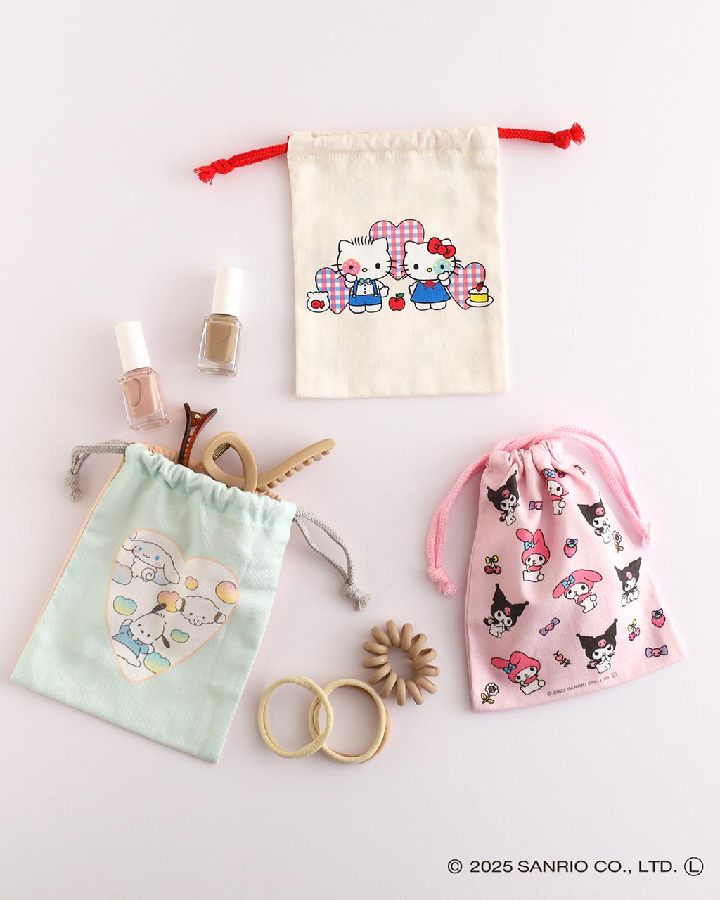 小物を入れられる巾着 &copy;2025 SANRIO CO., LTD.