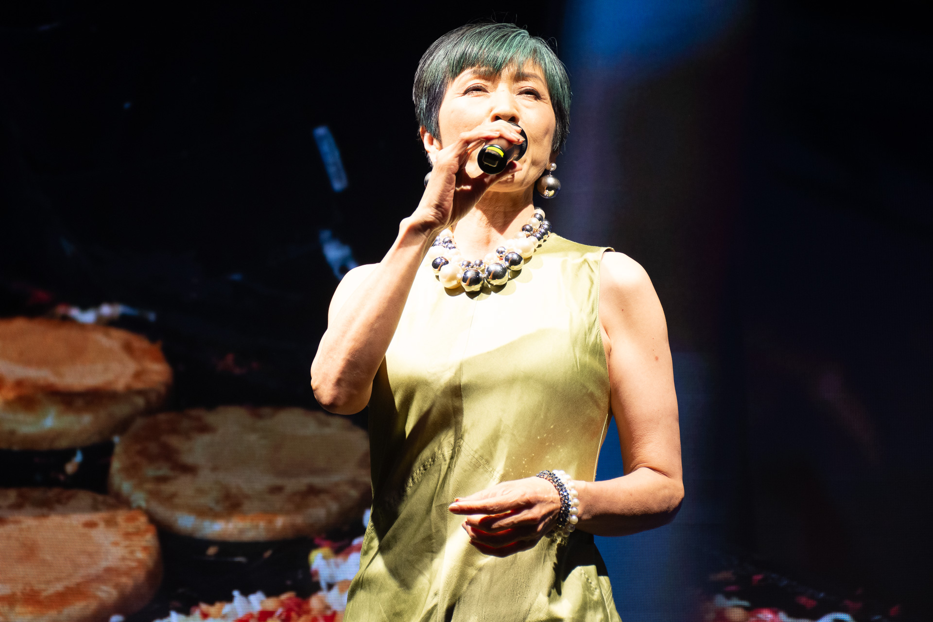 庄野真代さんがトルコ・イスタンブールで「飛んでイスタンブール」を披露