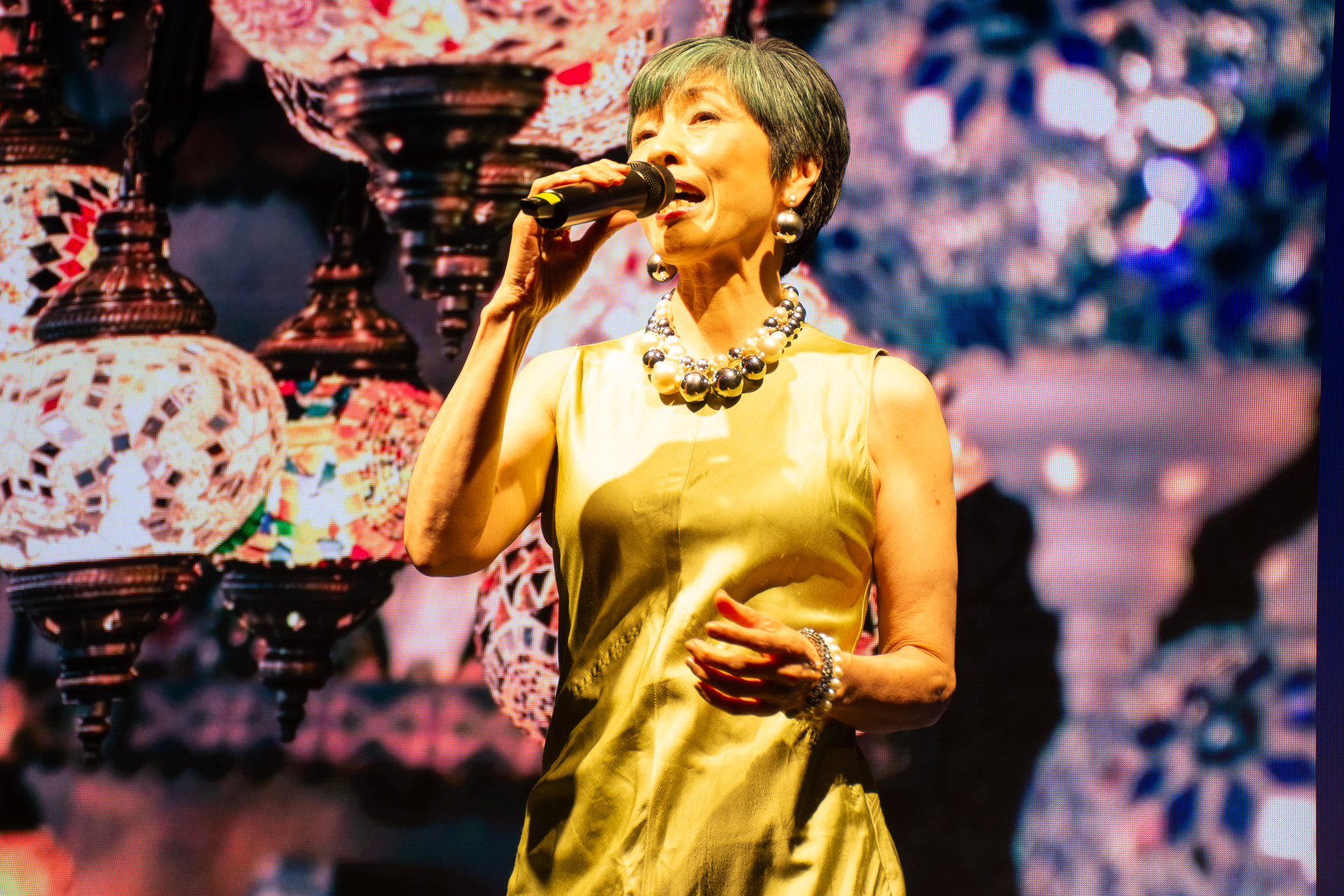 この曲のヒットで一躍日本でもイスタンブールの存在が知られるようになったという