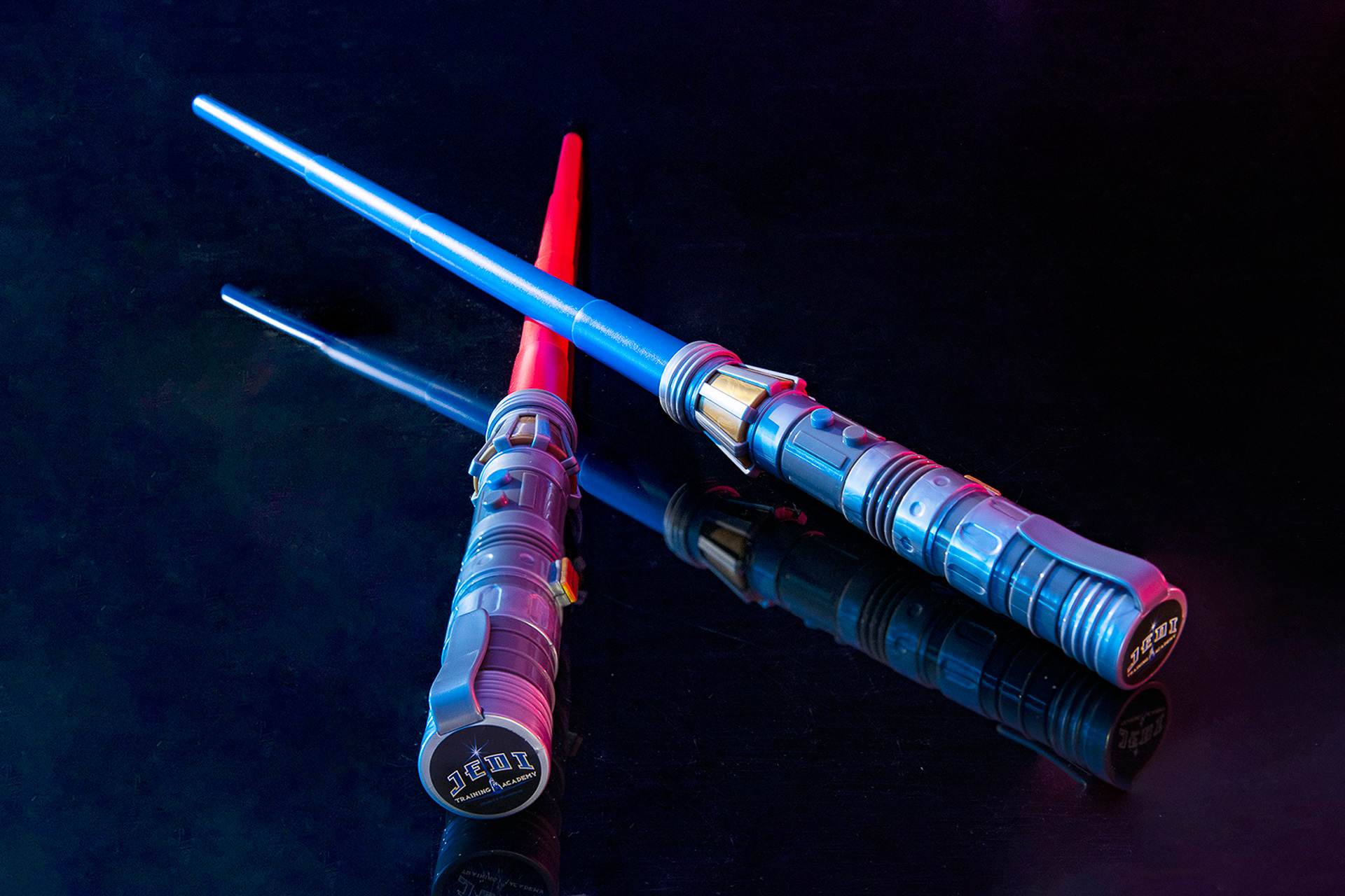 「ライトセーバー」（各1200円）