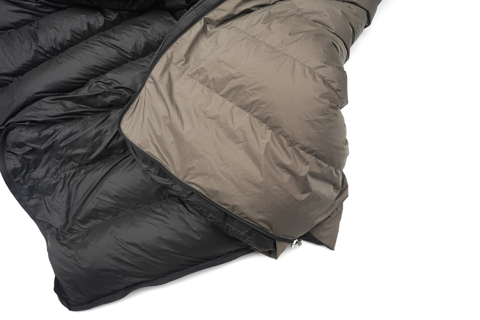 ナンガ×TOKYO CRAFTSの寝袋「オーロラテックス スクエアフット 350