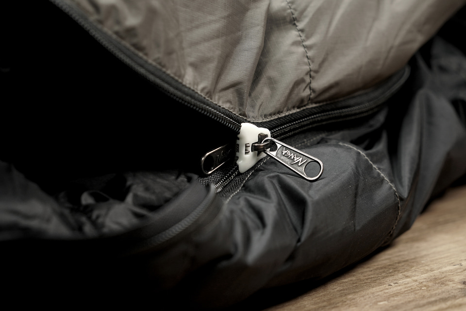 ナンガ×TOKYO CRAFTSの寝袋「オーロラテックス スクエアフット 350