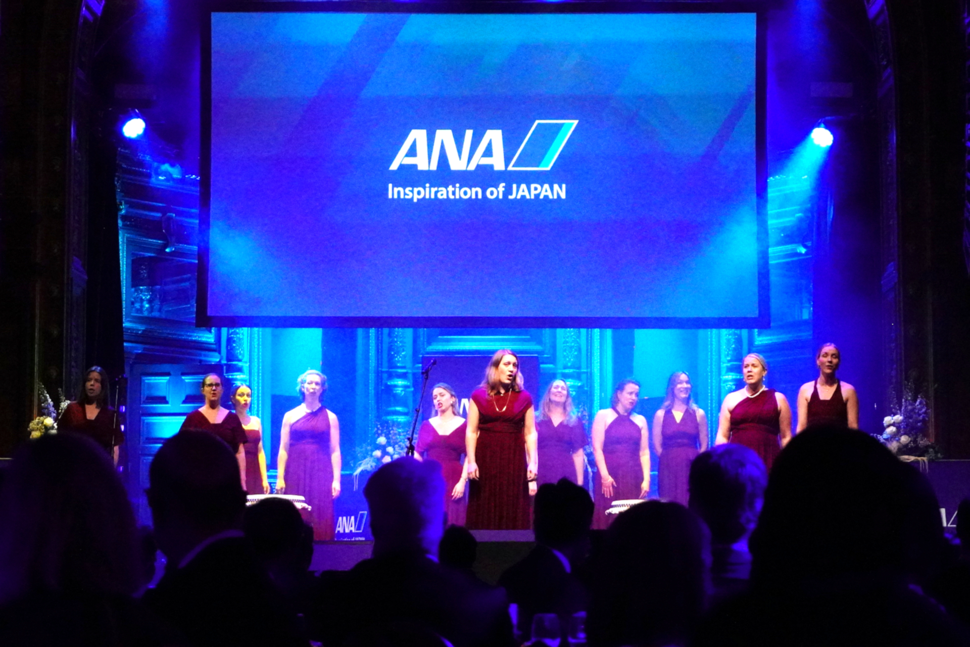 スウェーデンの合唱団「ソフィア・ヴォーカルアンサンブル」やロンドンを拠点に活動する日本人の和太鼓グループがパーティを盛り上げた