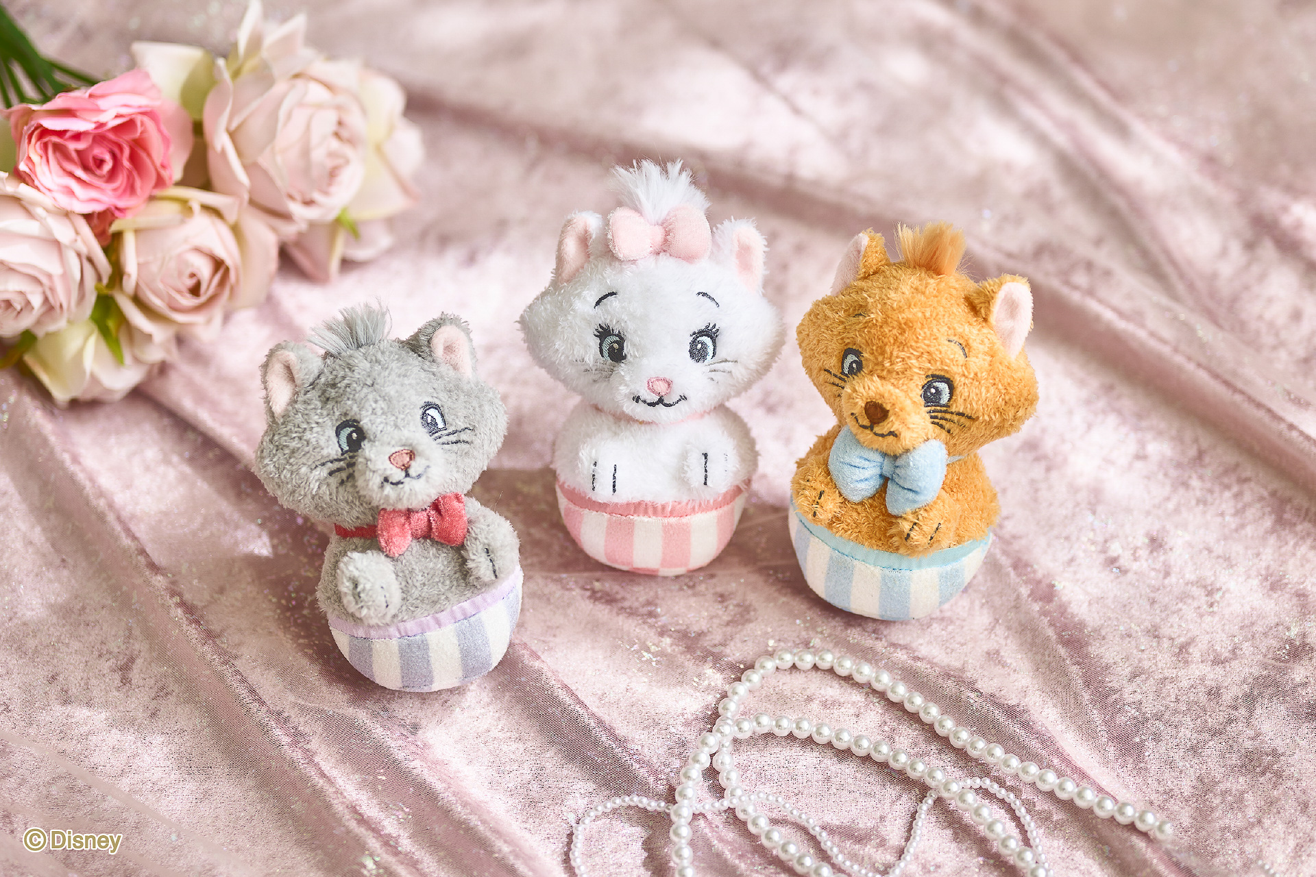 「トイ」（各2200円）