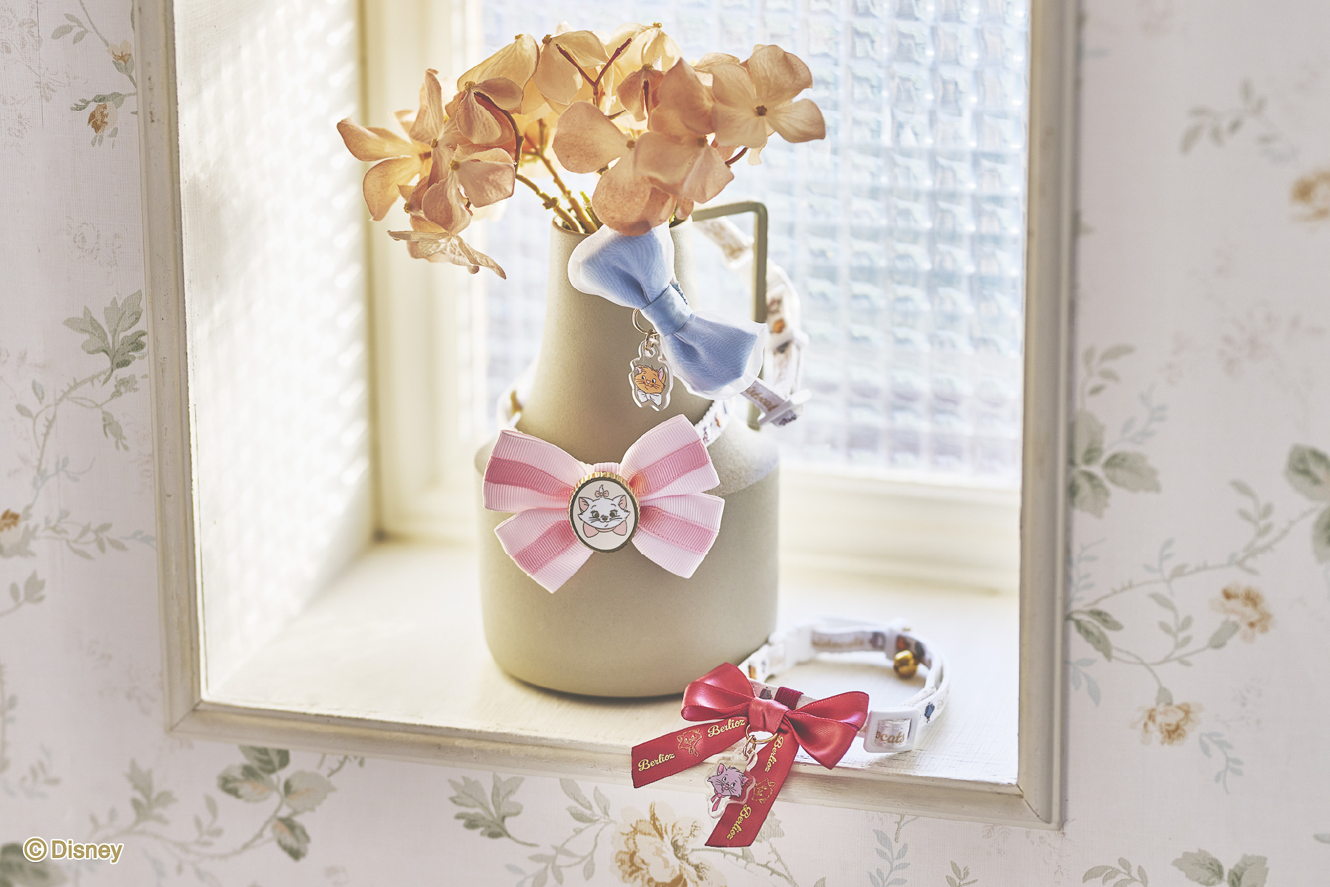 「首輪」（各3960円）