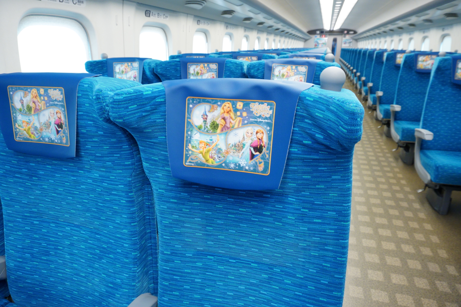 ヘッドカバーのデザインは1種類