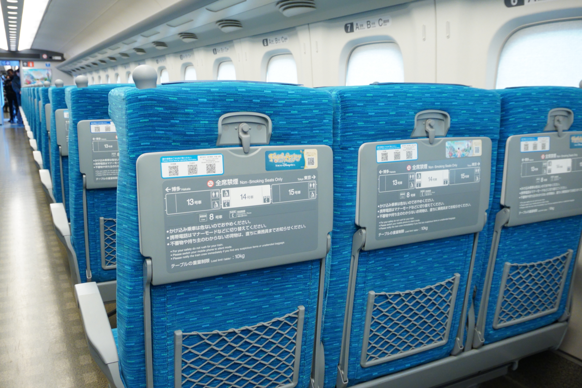 ヘッドカバーのデザインは1種類