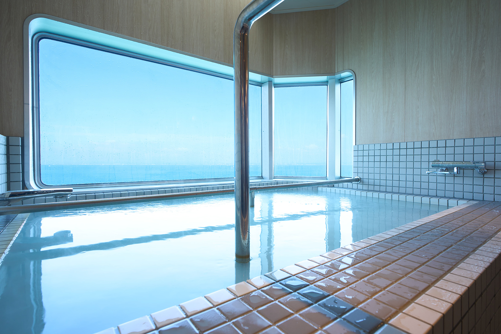 展望風呂のホワイトイオン泉「雲の湯」