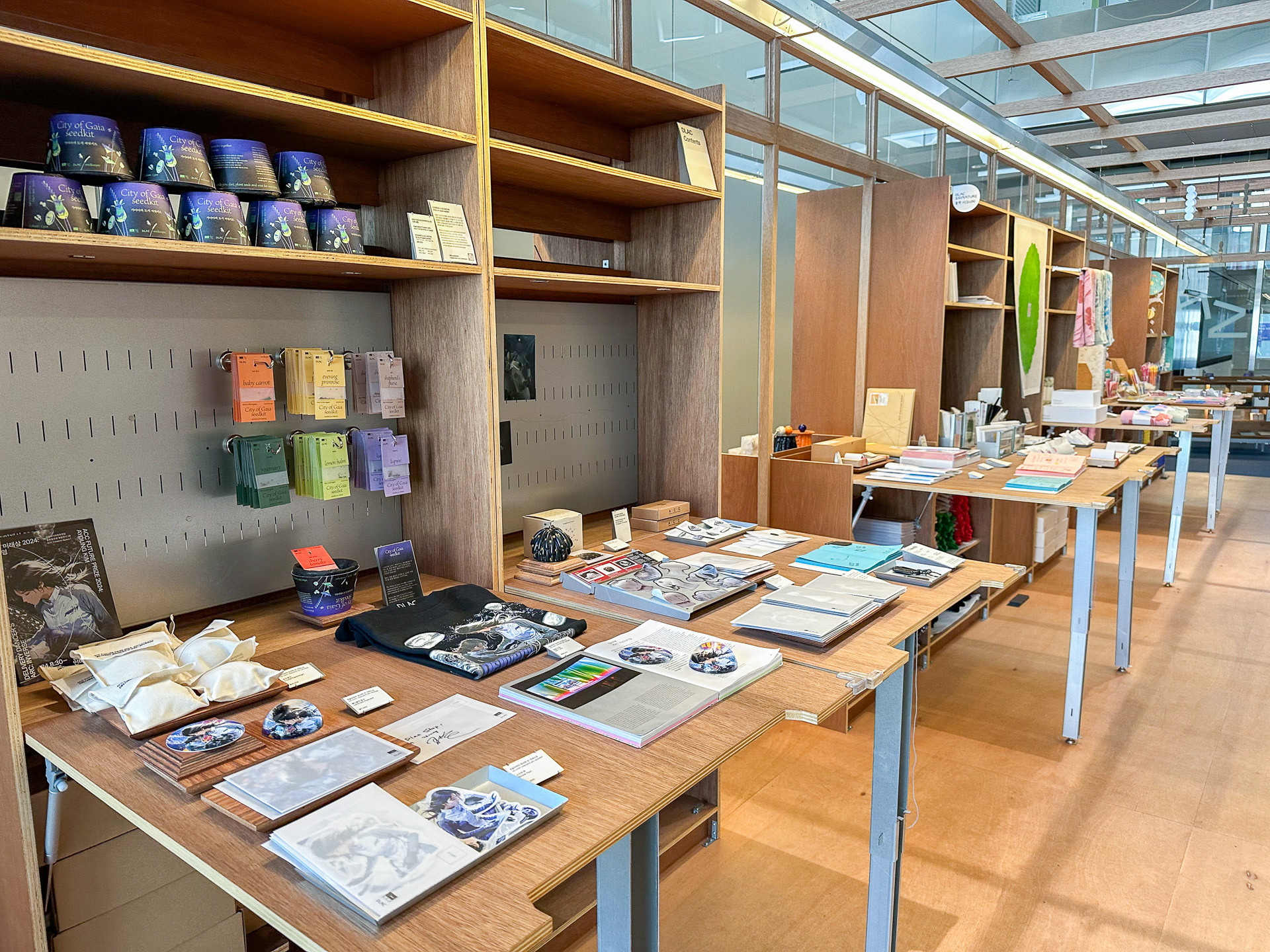 広々としたグッズショップも充実していました