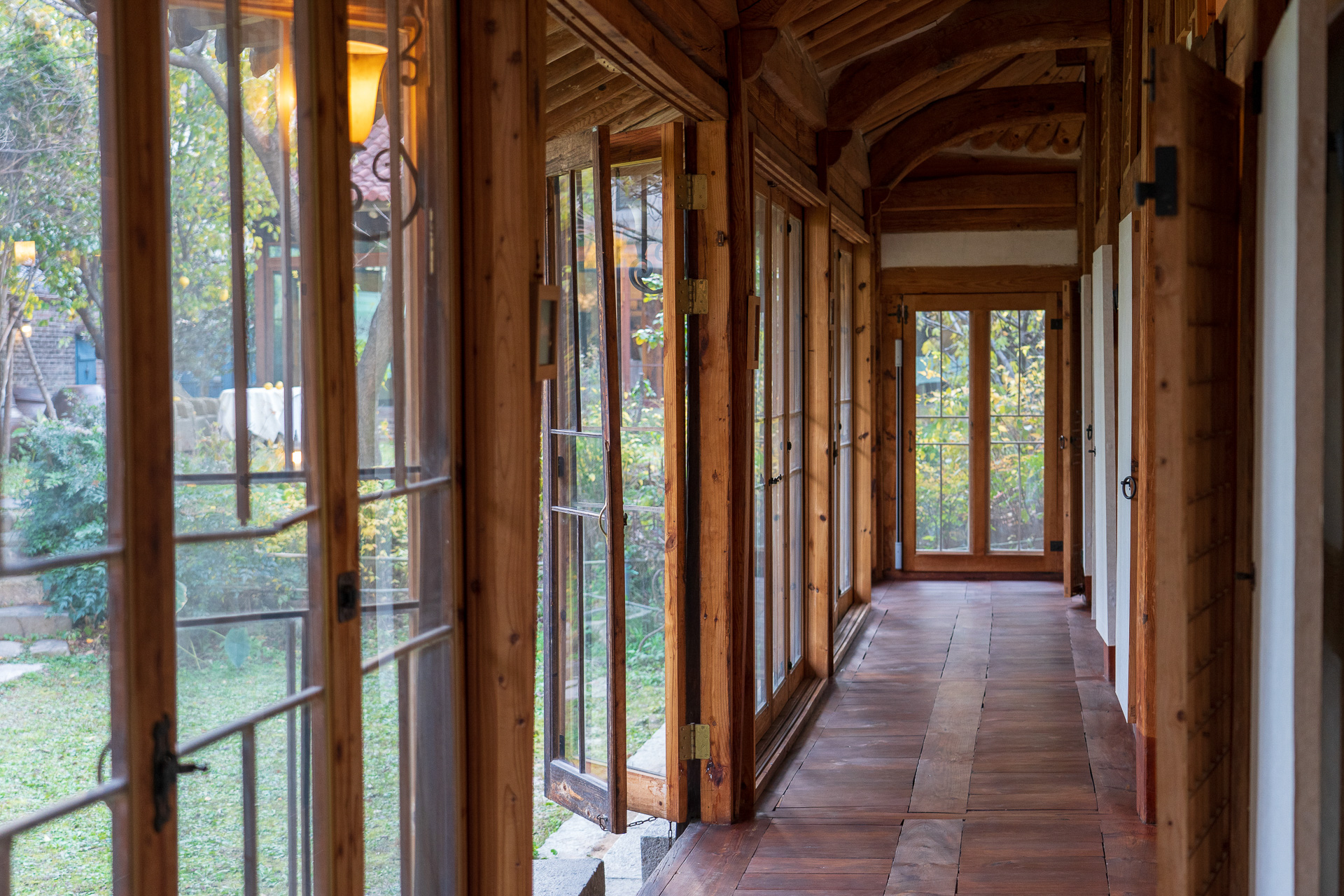 ダイニングで素敵なお茶の時間を。オーナーさんは普段ソウル在住とのことでした