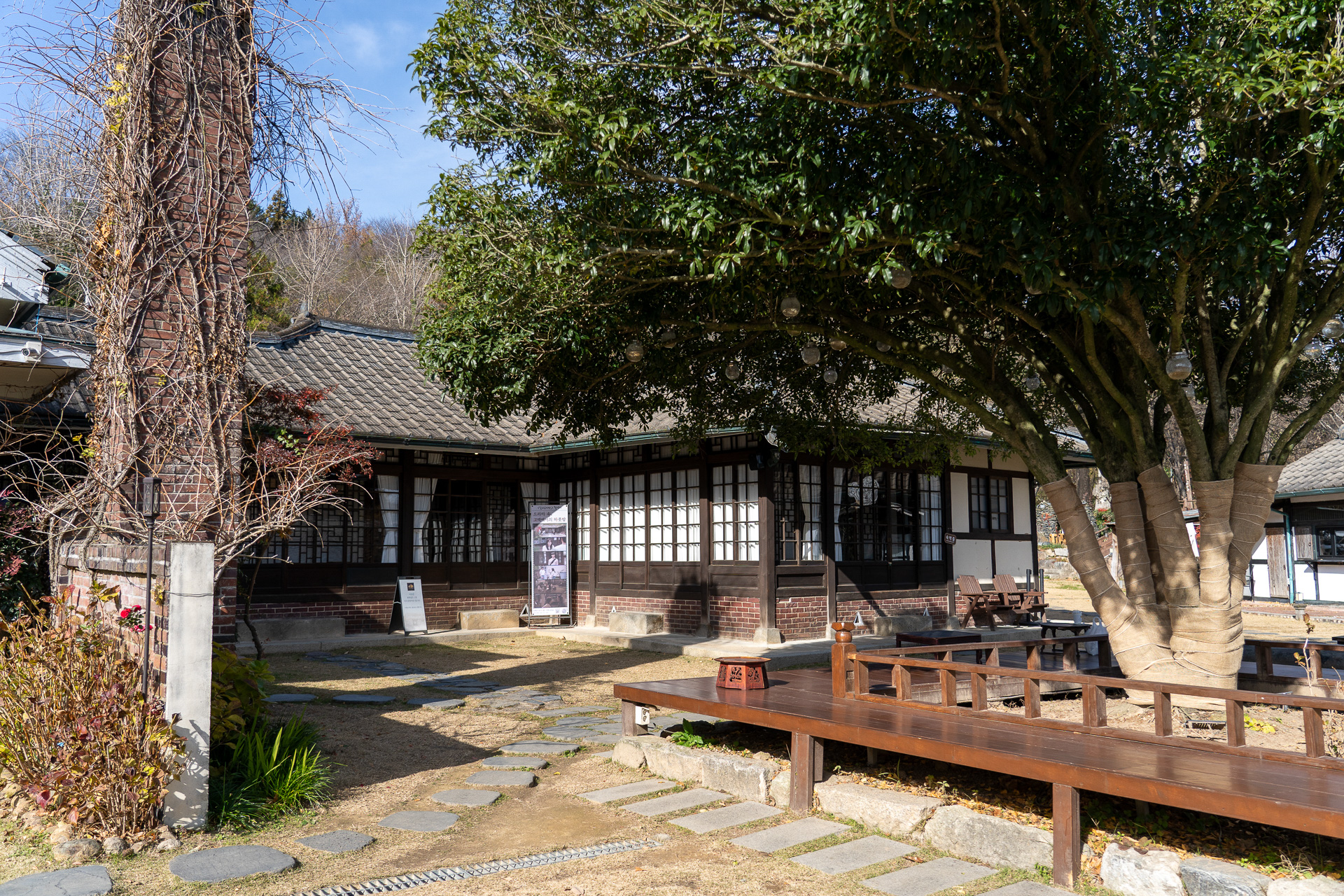 自然に囲まれた場所にある「3917マジュン」。ヨガプログラムやミニコンサート、ケータリング、各種セミナーなどに幅広く使われています。