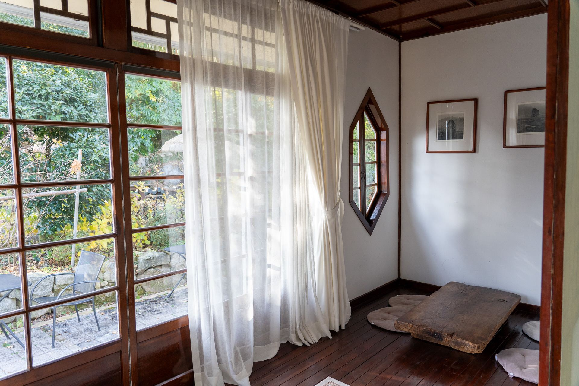 贅を尽くして造られた韓屋は全羅南道の優れた建築資産第1号の指定を受けました。ソン・ガンとハン・ソヒの韓国ドラマ「わかっていても」で登場