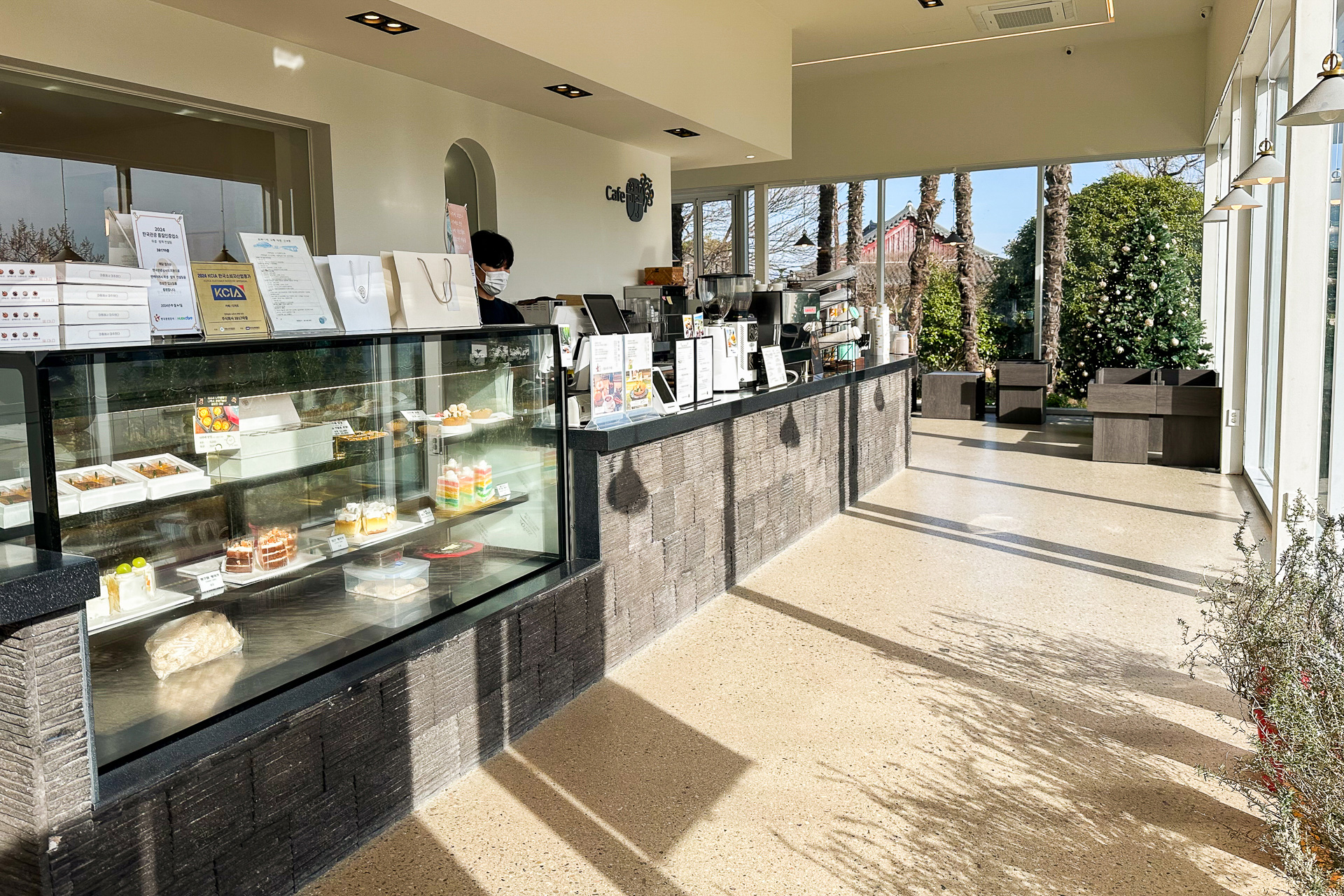 カフェもおしゃれ。羅州は梨の産地としても有名なので、梨を使ったスイーツや梨ドリンクを堪能できます