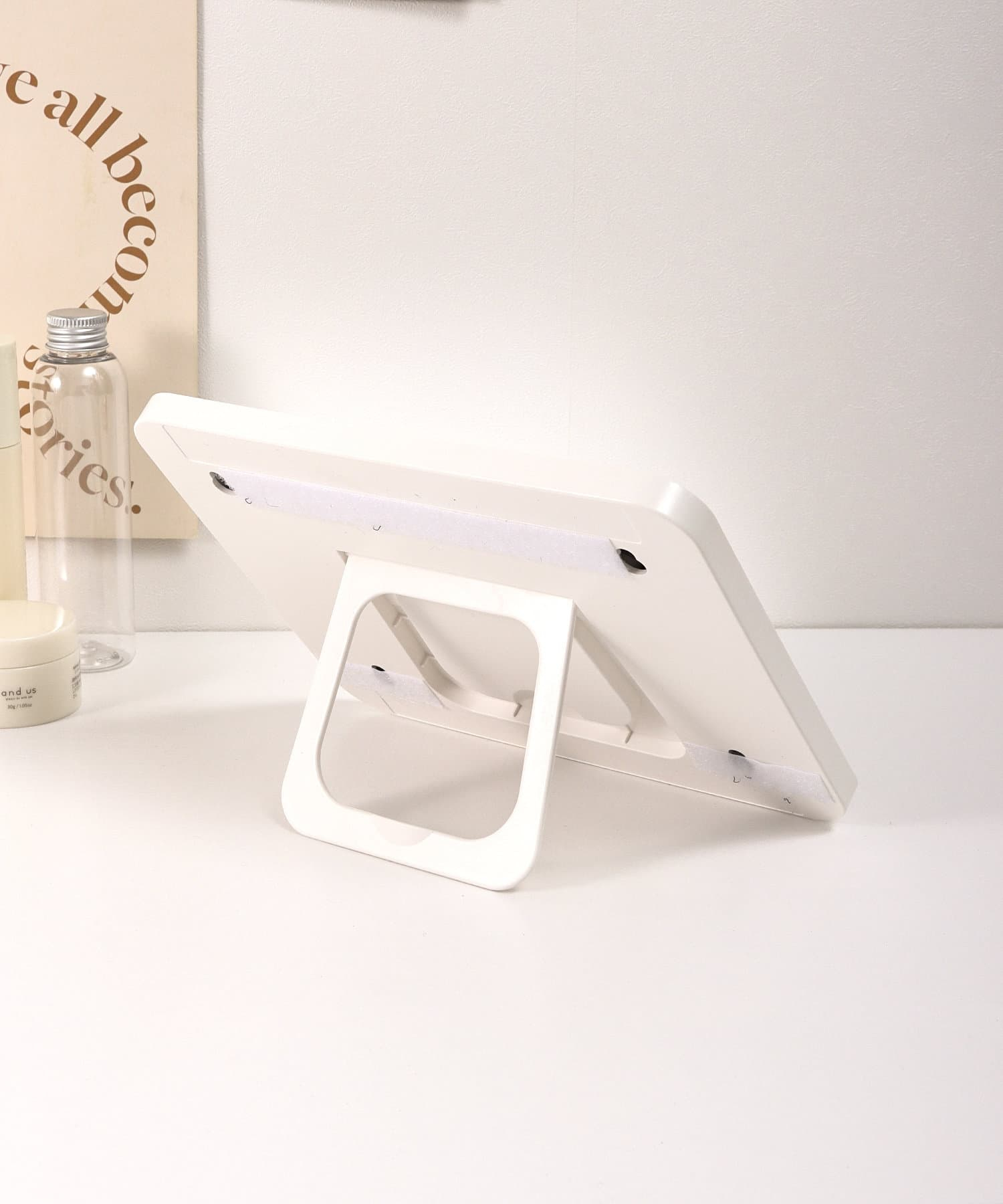 「LEDミラー付きコスメ収納ボックス」（3850円）