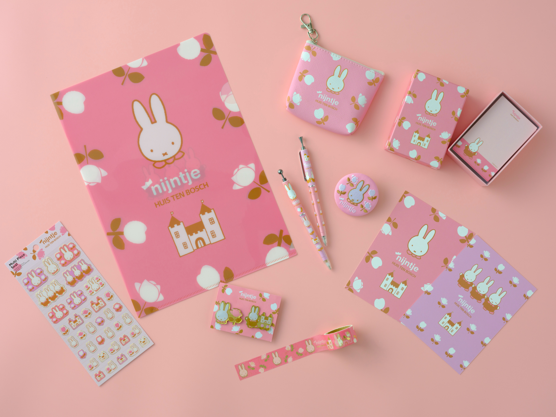 王冠をかぶった「キングダムフラワーミッフィー」。ぬいぐるみカチューシャ、ぬいぐるみクリップ、ステーショナリー各種を発売