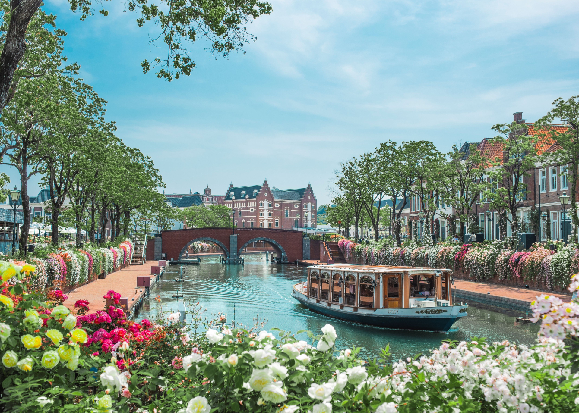 「100万本のバラ祭」（4月26日～5月25日）