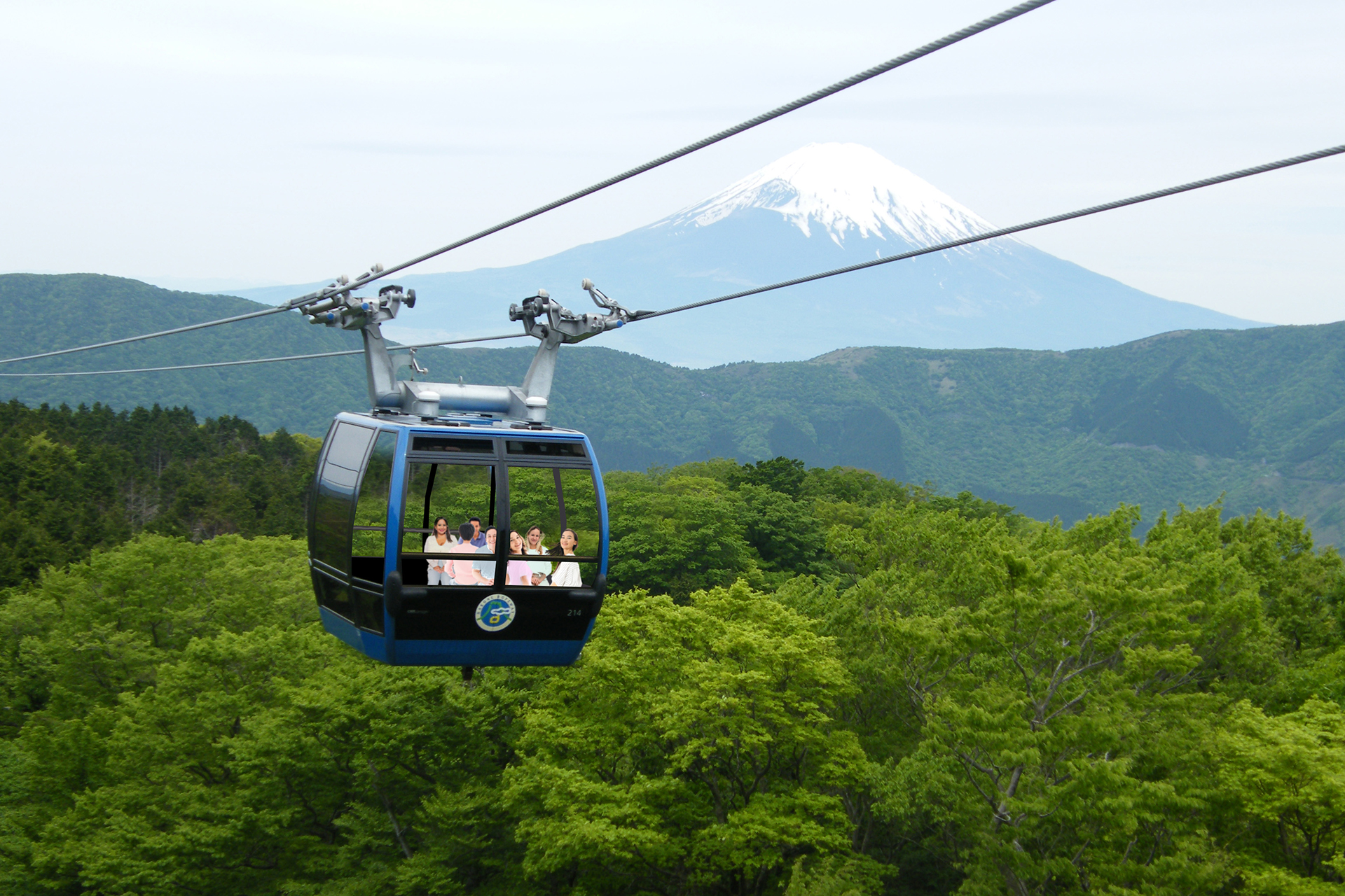 箱根ロープウェイで窓のないオープンエア型ゴンドラ運行