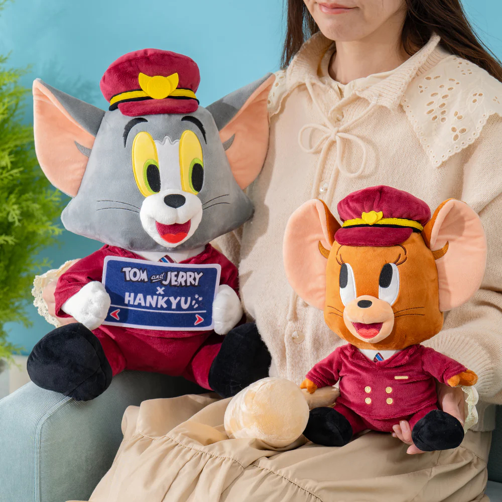 それぞれマグネットでくっつくペアで販売。気分によって離して飾るのも〇