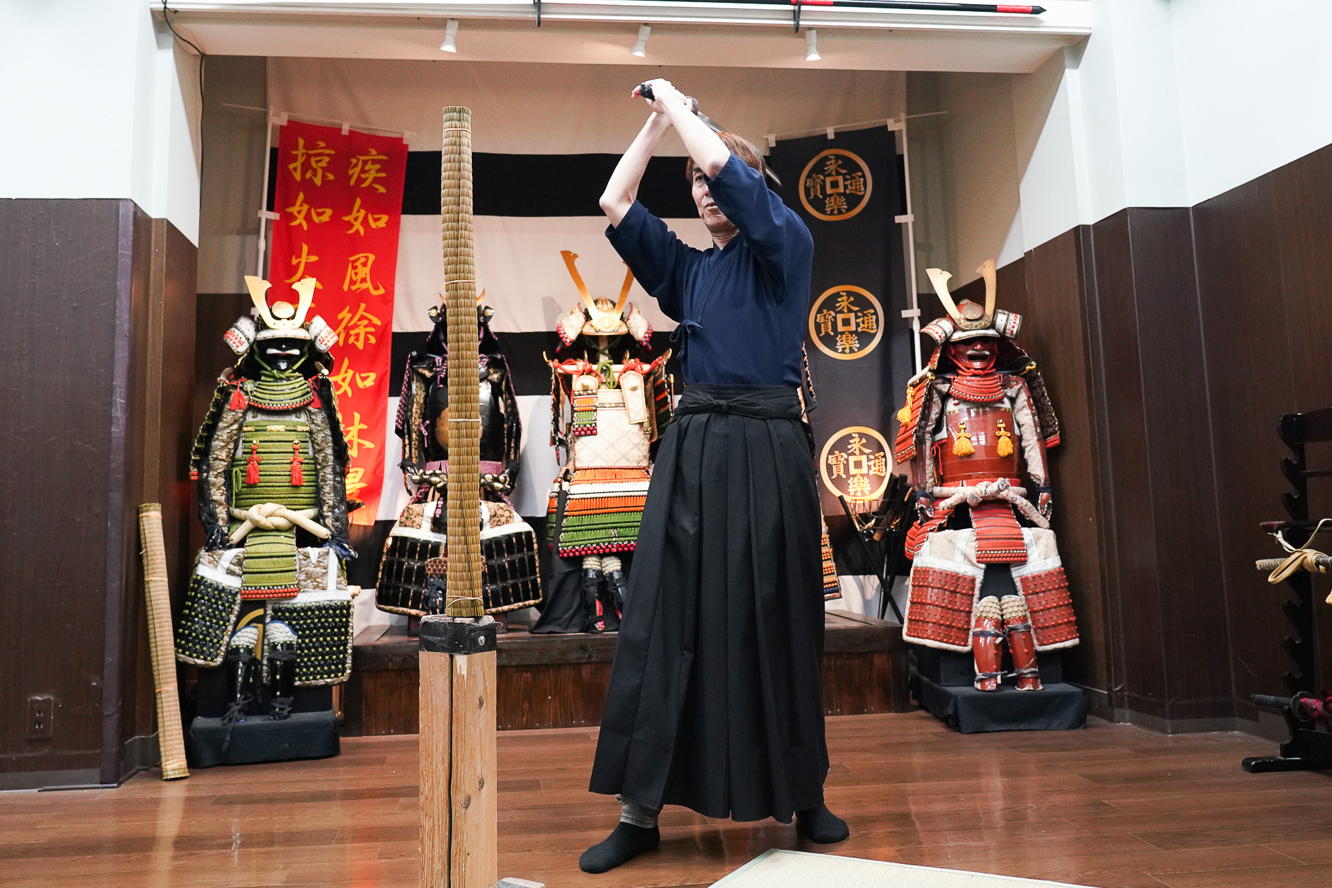 上段に振りかぶって……