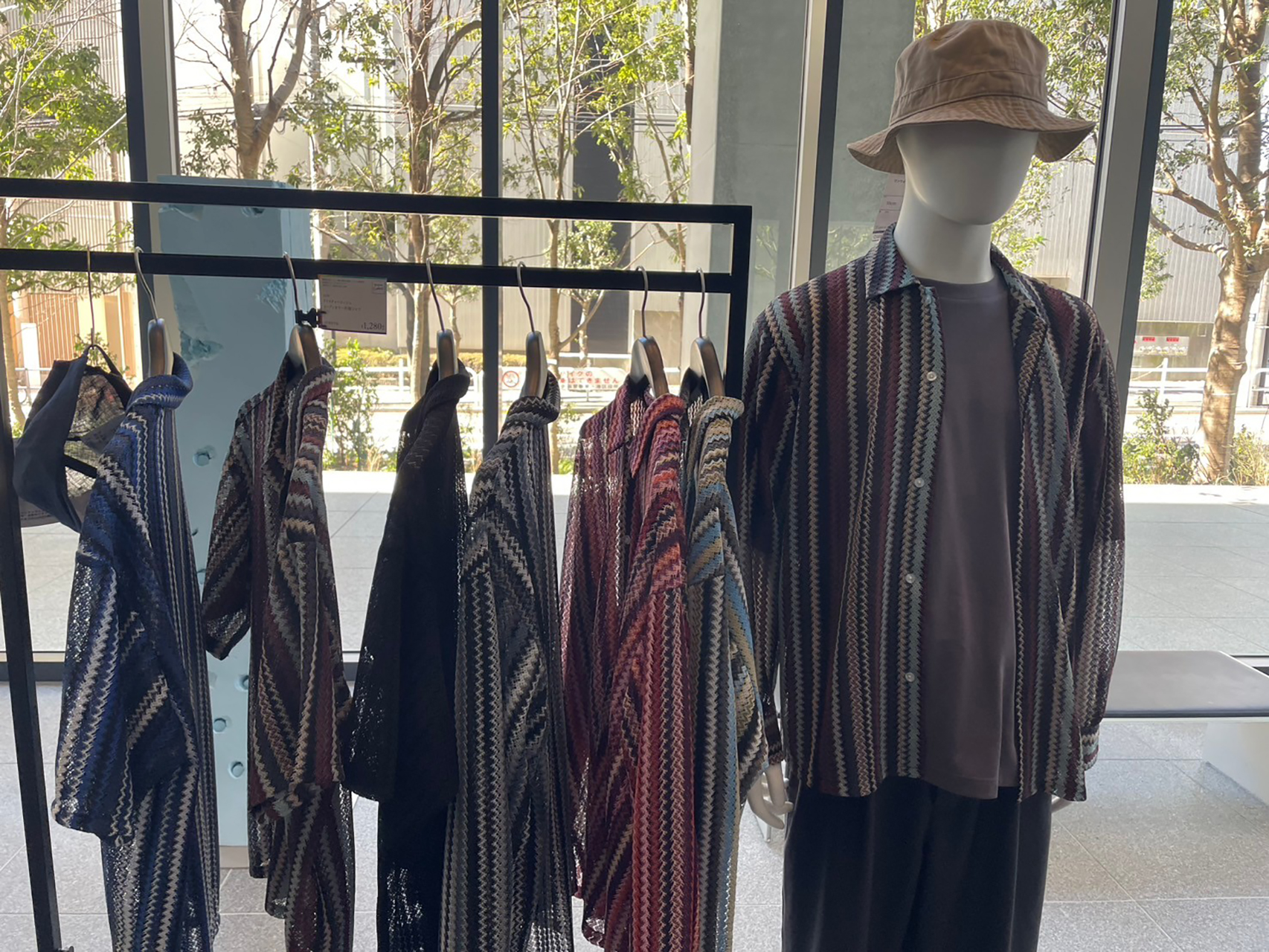 ストライプレースオープンカラー半袖シャツ（1280円）