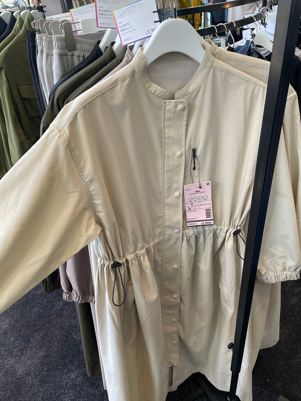 高撥水シェルワンピースコート（3900円）