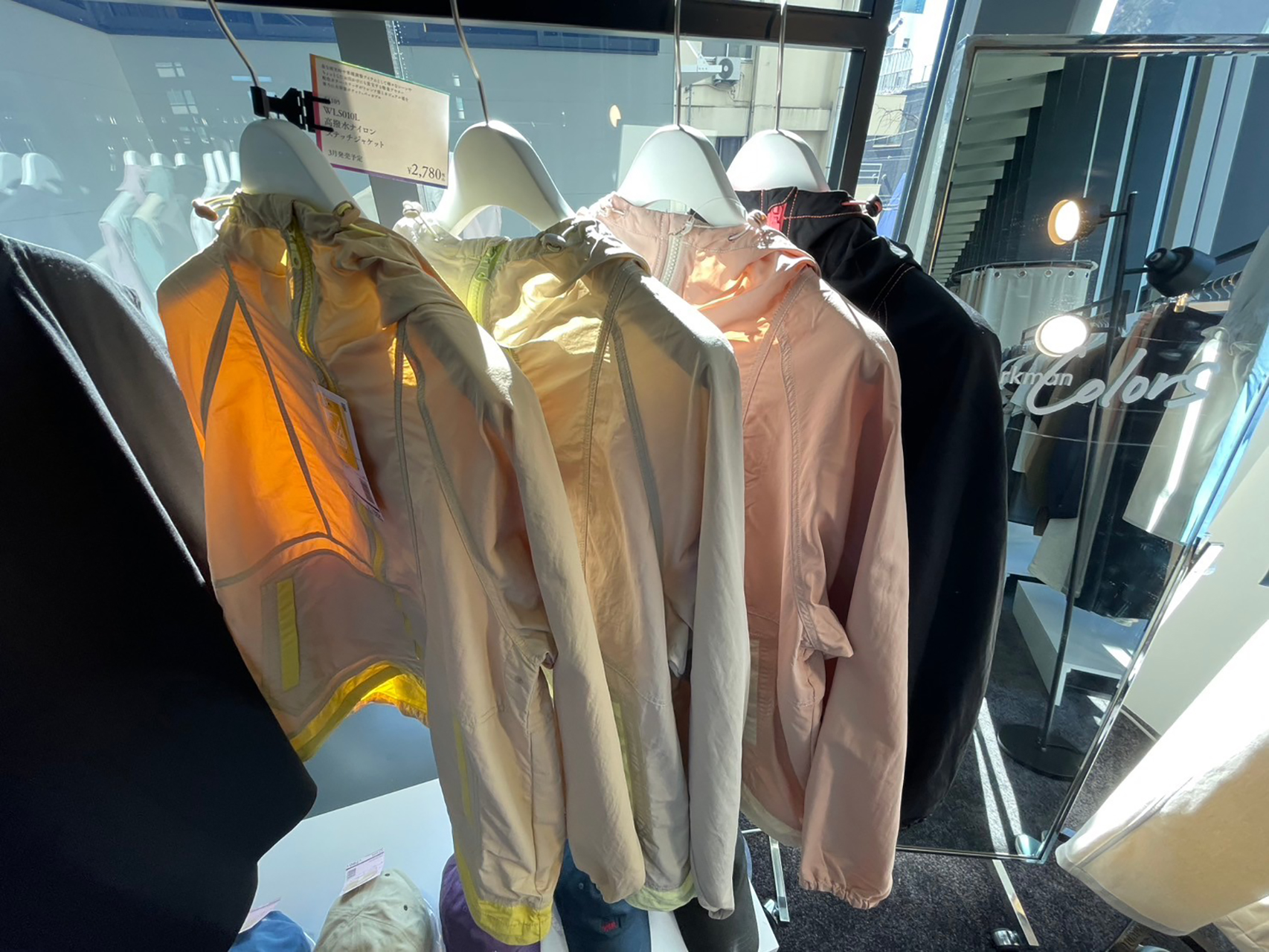 高撥水ナイロンステッチジャケット（2780円）