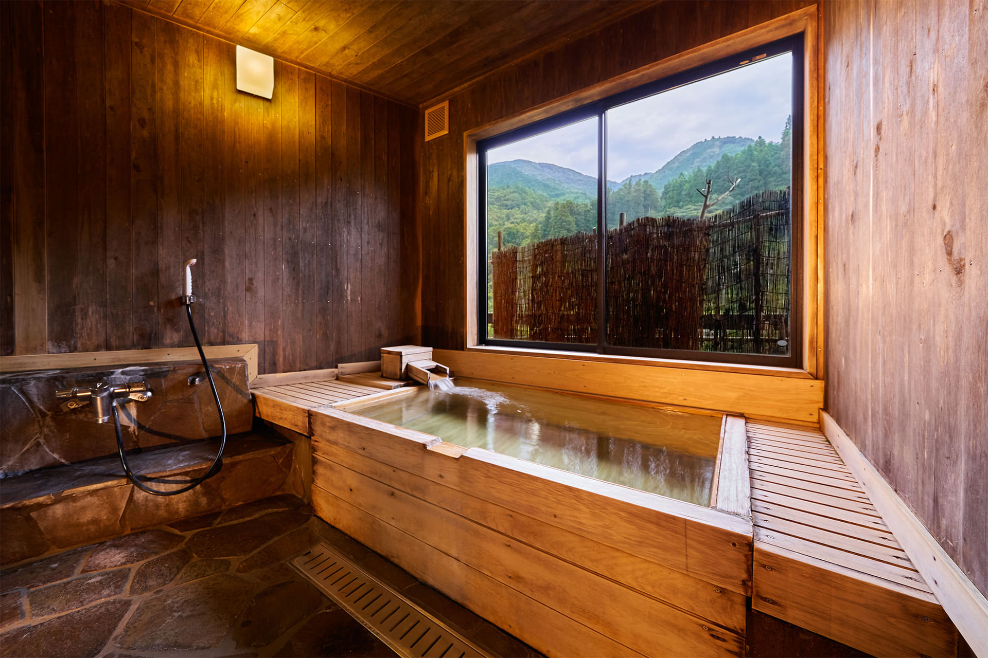 大江戸温泉物語 輝乃湯の貸切風呂