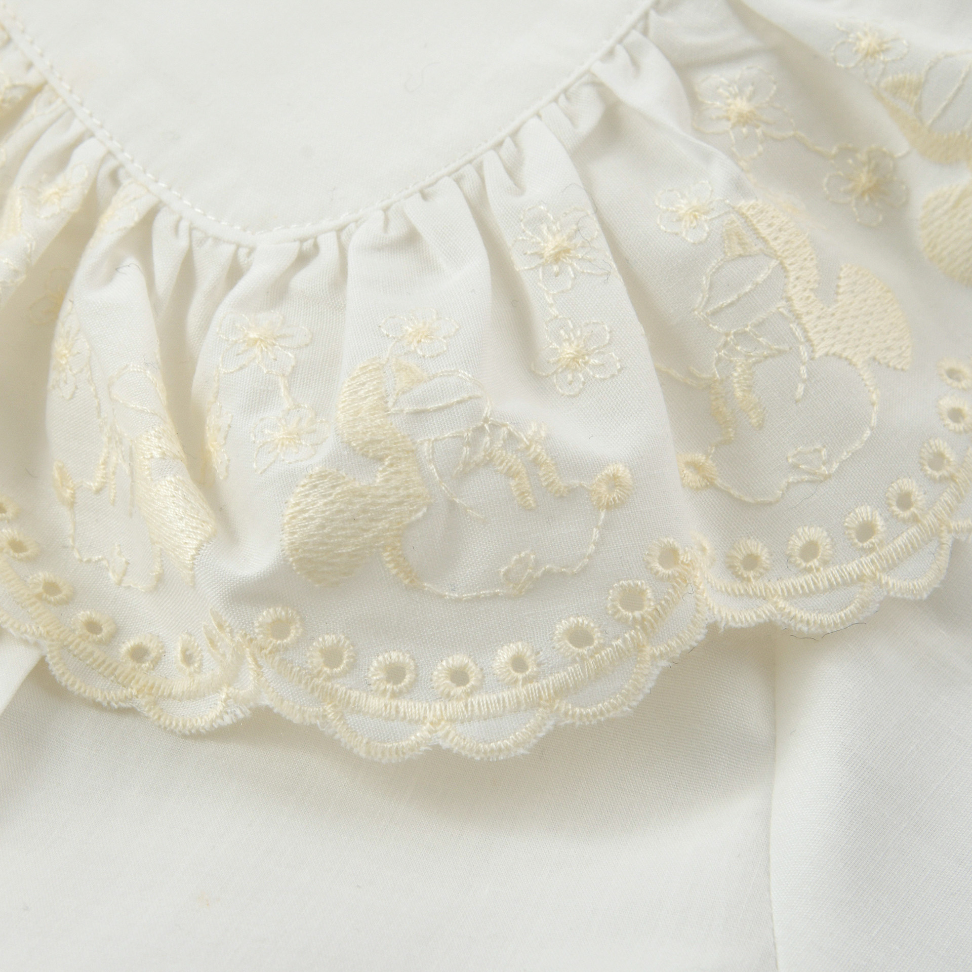 「ブラウス」（8000円）