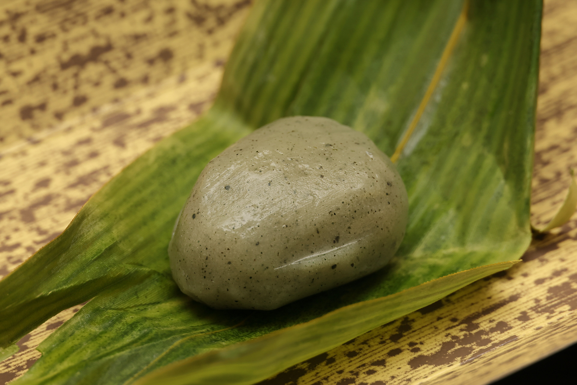 よもぎ団子も地元の和菓子店の味
