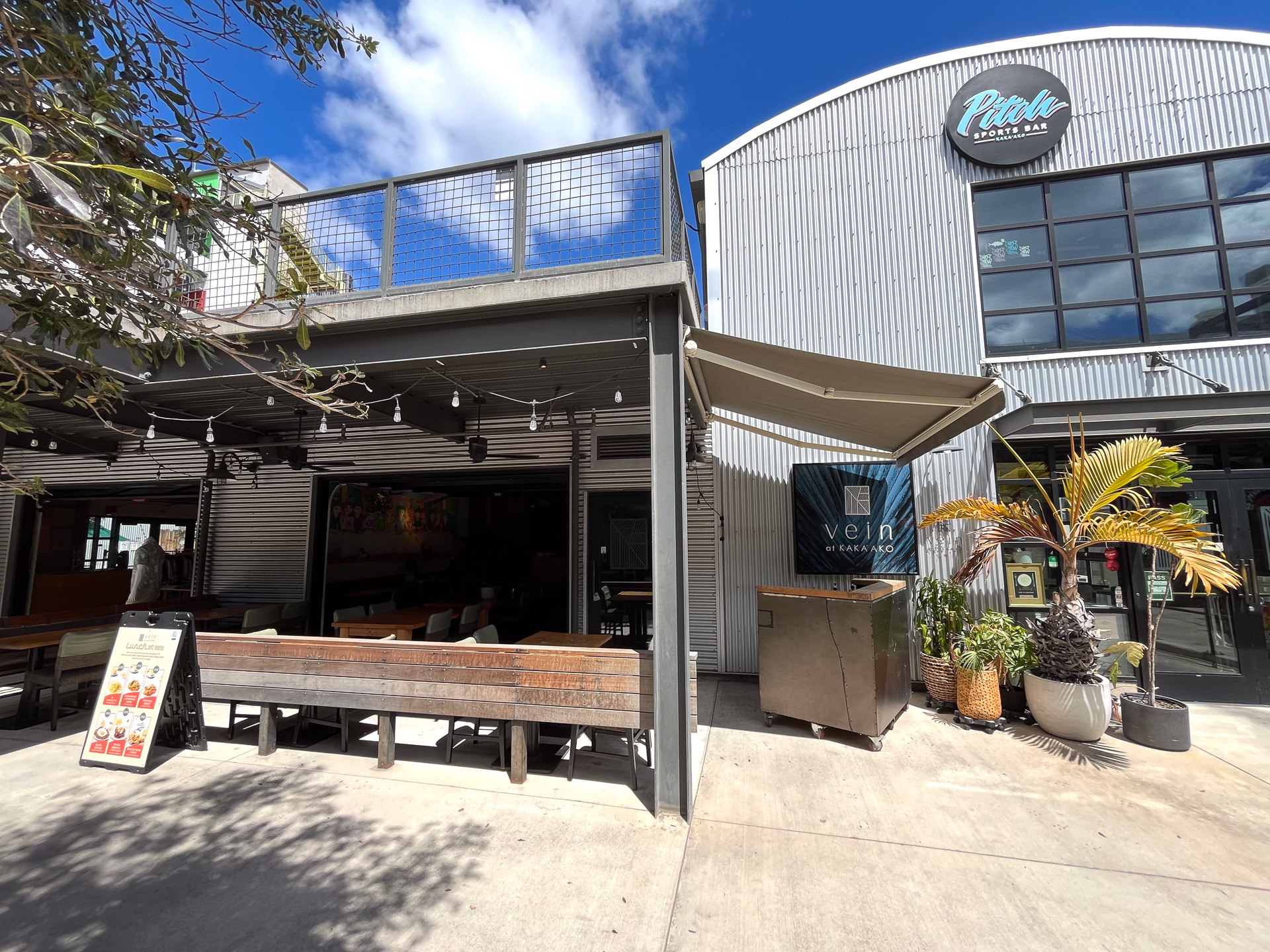 カカアコの商業施設「ソルト」の1階にあるヴェイン