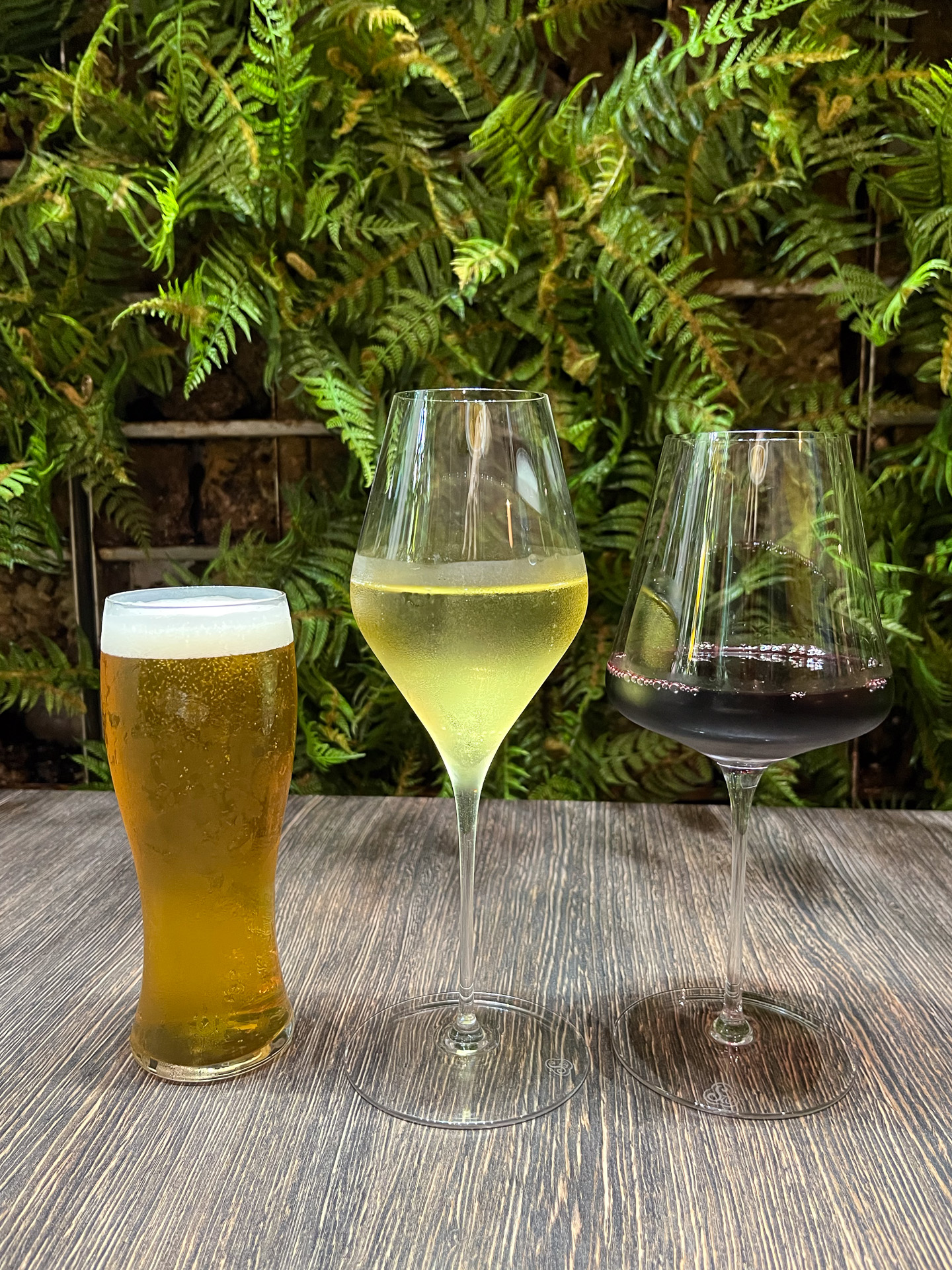 ハッピーアワーはソムリエが選ぶワインをお得に堪能できる