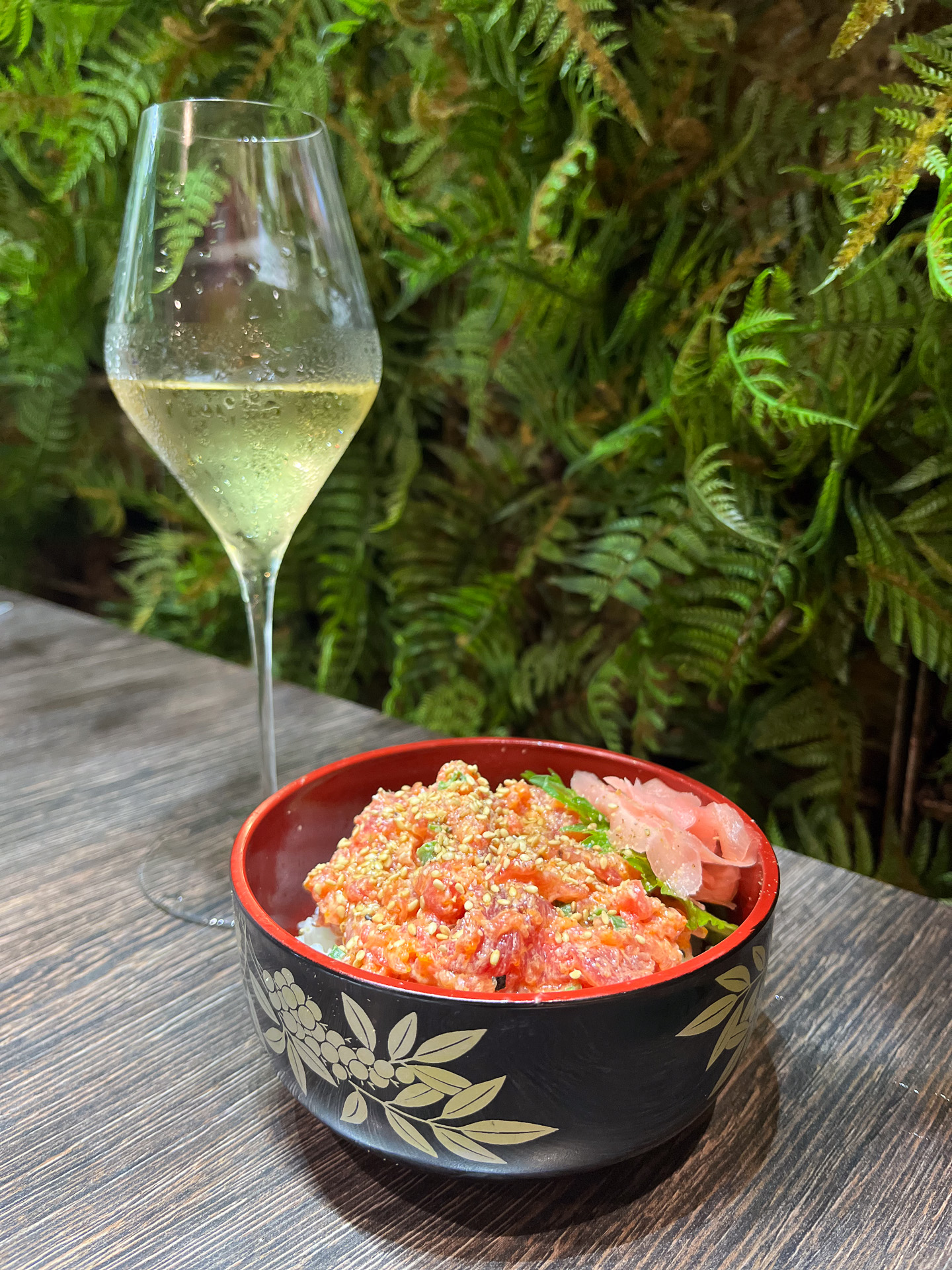 アヒもコメも上質な素材が際立つ上品なポケベントーボックス（14ドル）