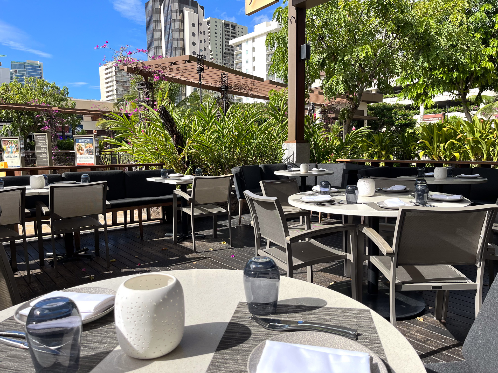 陽が沈む時間帯ならテラス席が気持ちいい