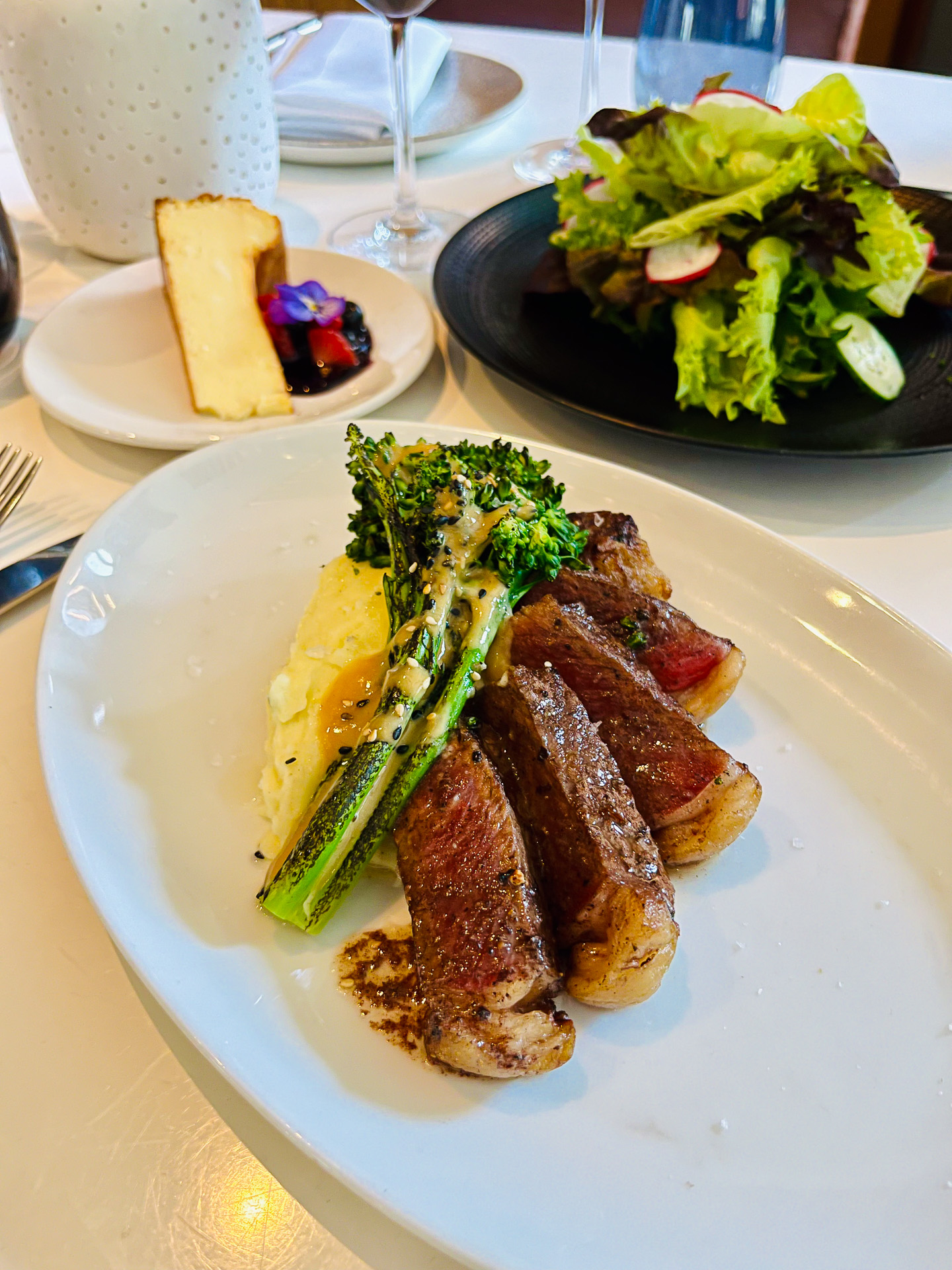 夕方にだけオーダーできるパウハナ・テイスティング（3品79ドル）