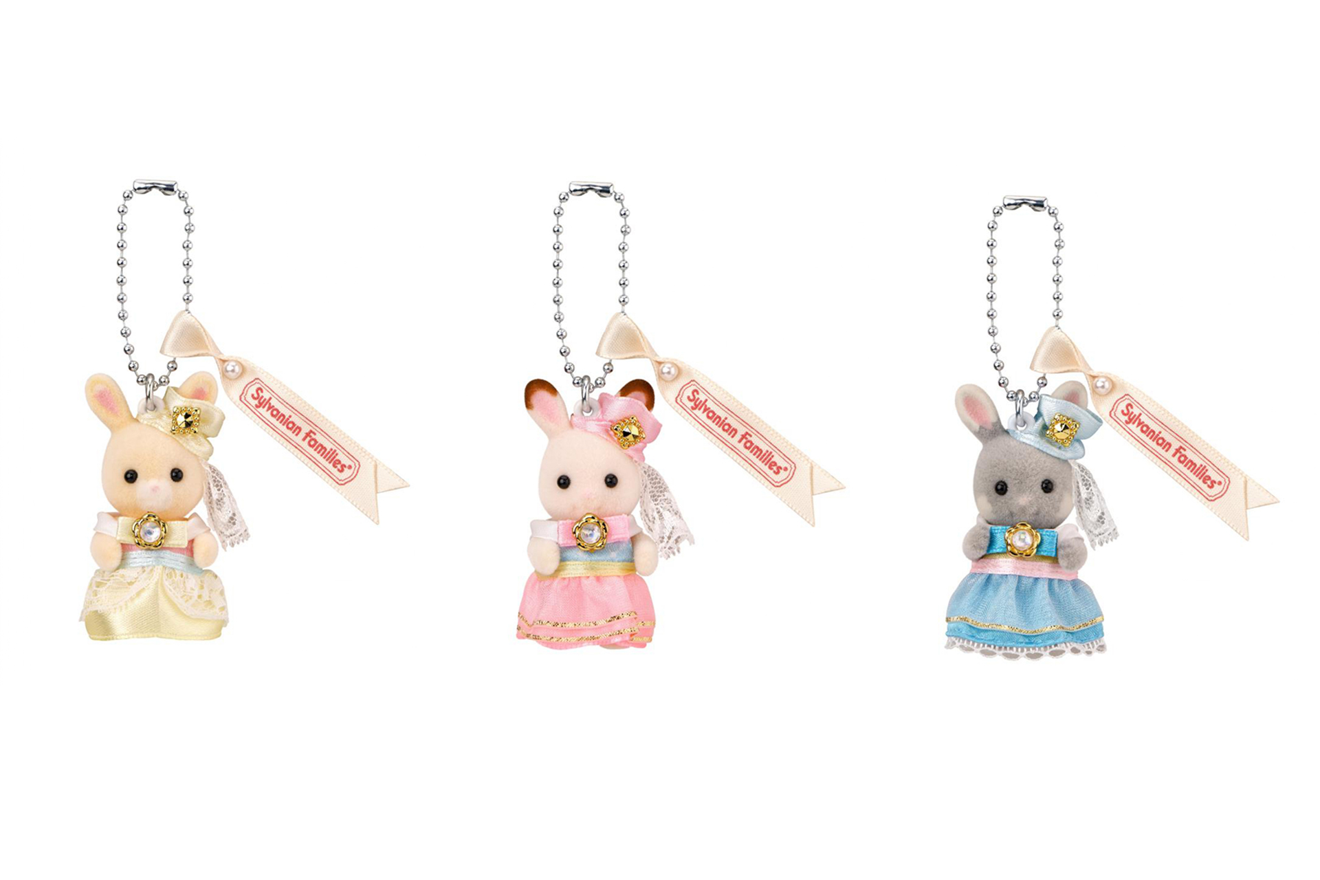 「シルバニアファミリーキーチェーン エクセレントドレスアップセット」左からはなそのウサギ、ショコラウサギ、しおかぜウサギの赤ちゃん