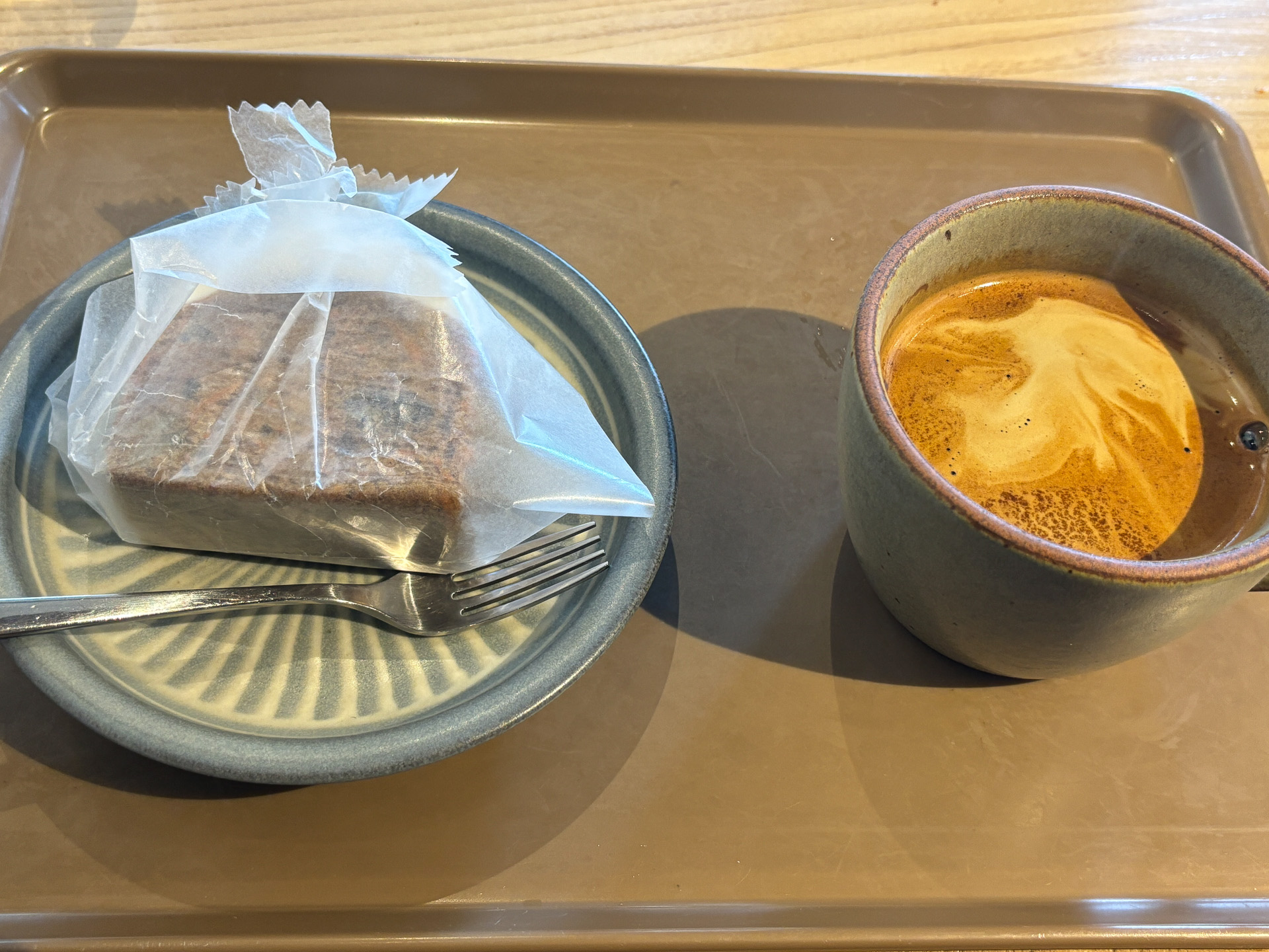 キャロットケーキとアメリカーノ