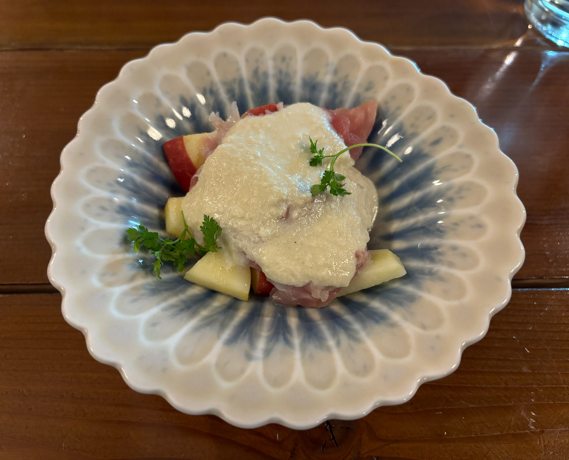 季節の果物と生ハムの白和え