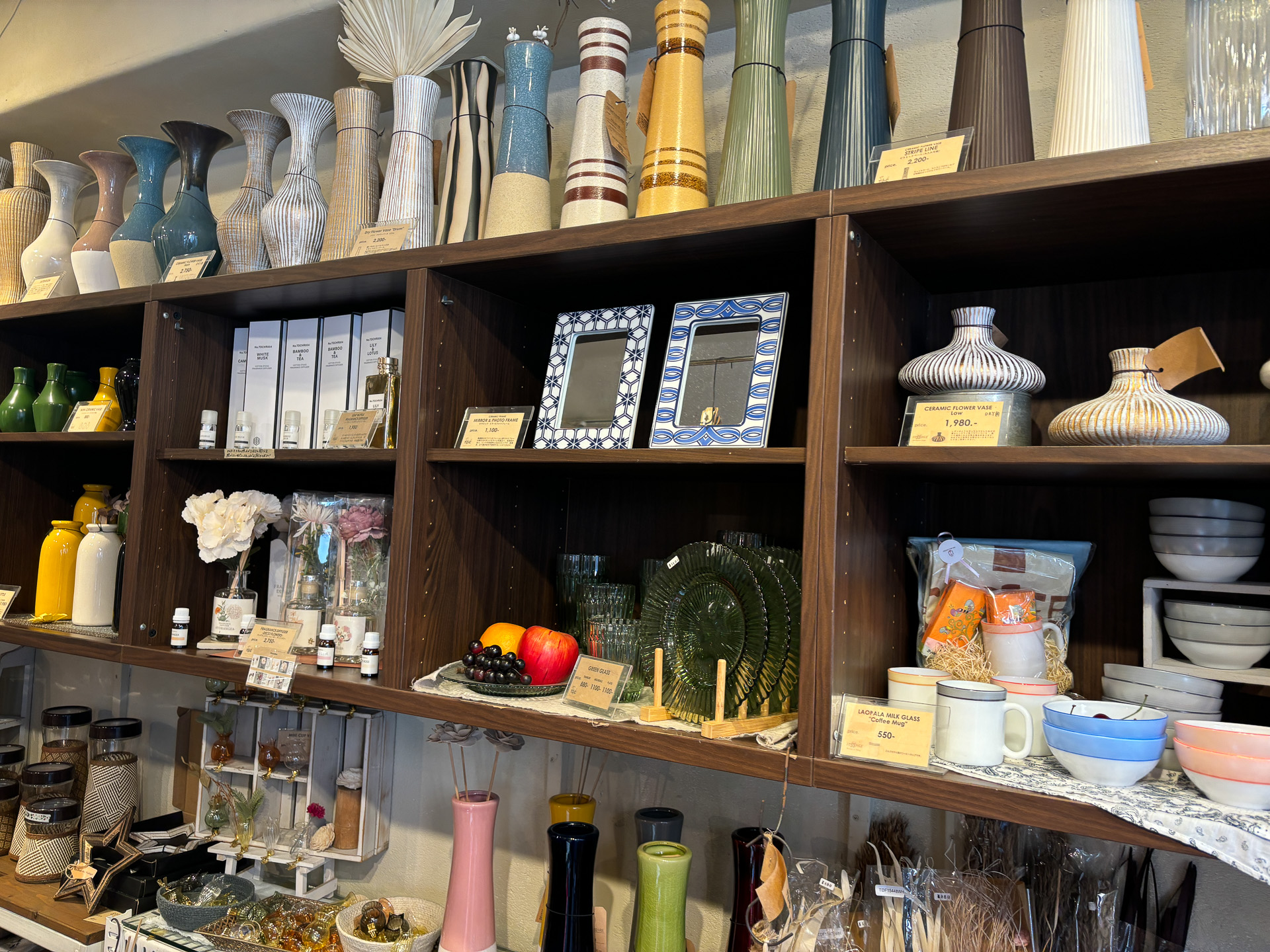 洋服、雑貨からホームグッズまで豊富なラインアップ