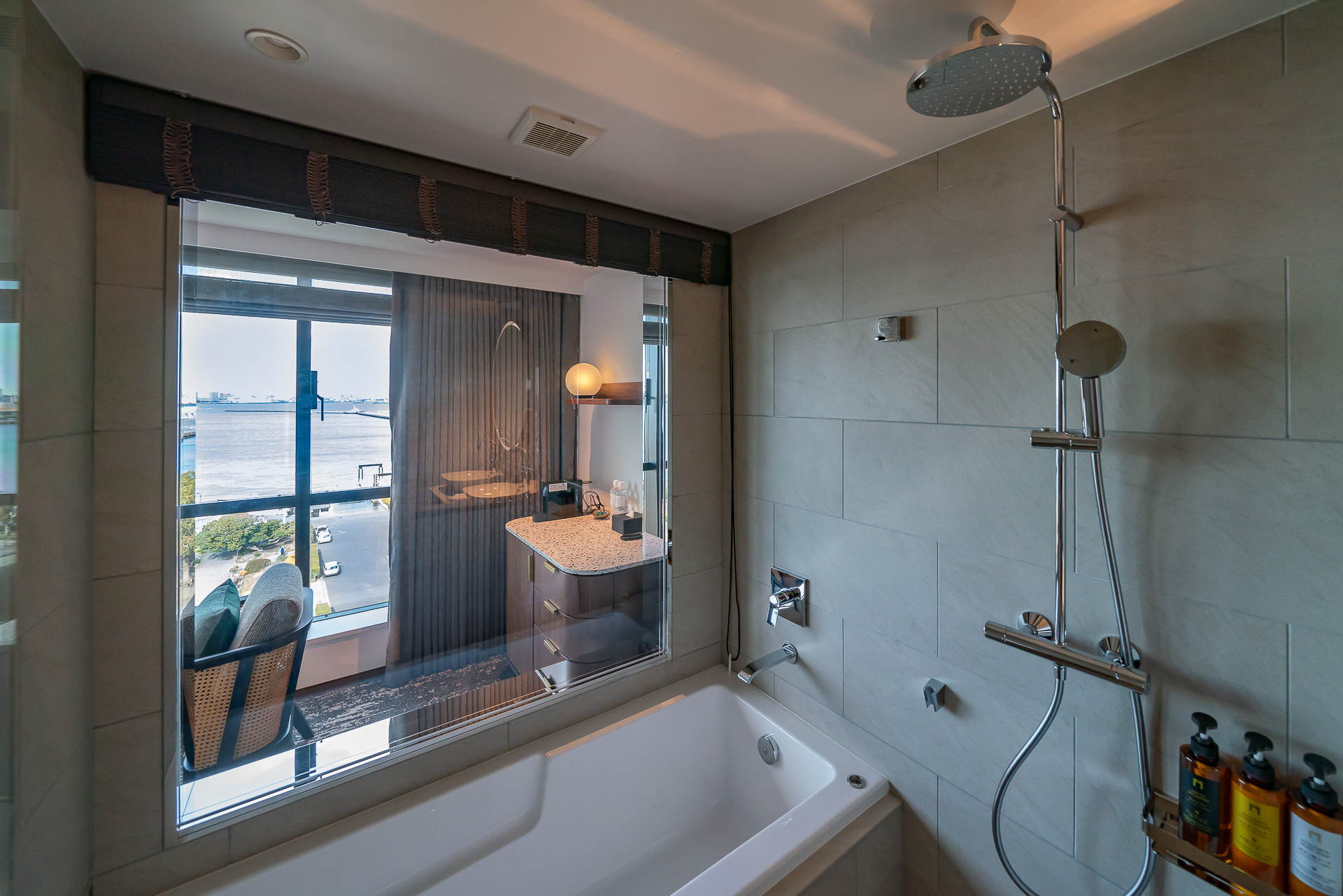 浴室からも眺望が楽しめる